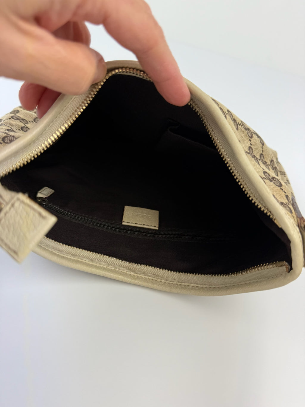 GUCCI GG MONOGRAM ABBEY SMALL SHOULDER BAG