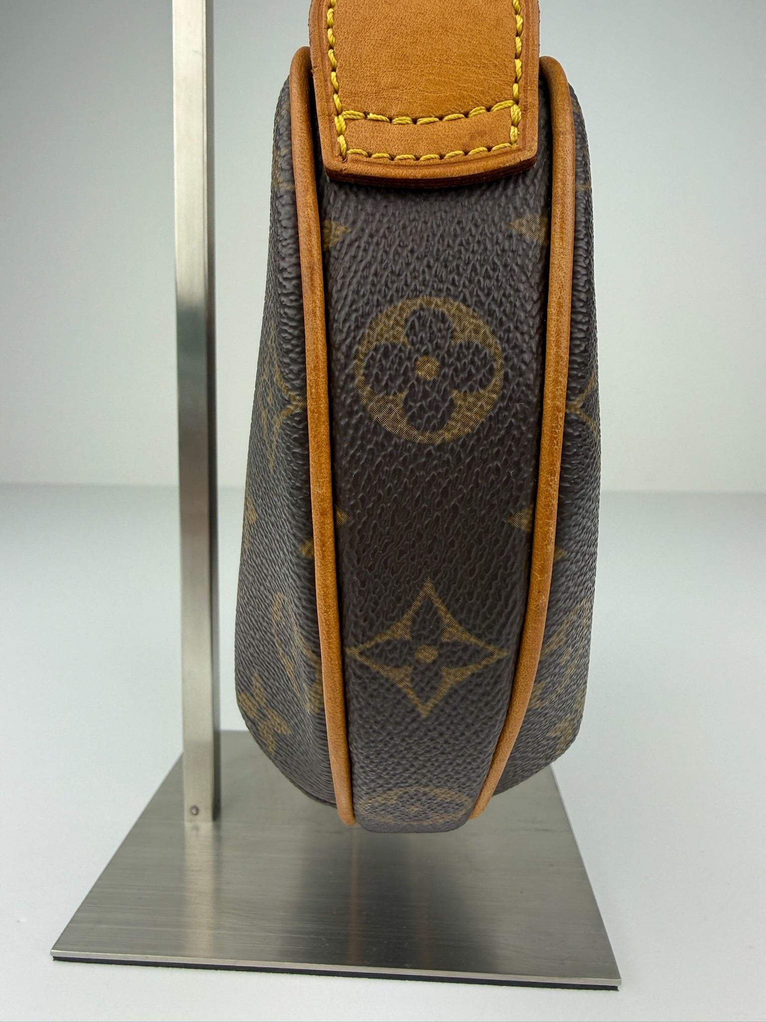 LOUIS VUITTON CROISSANT PM
