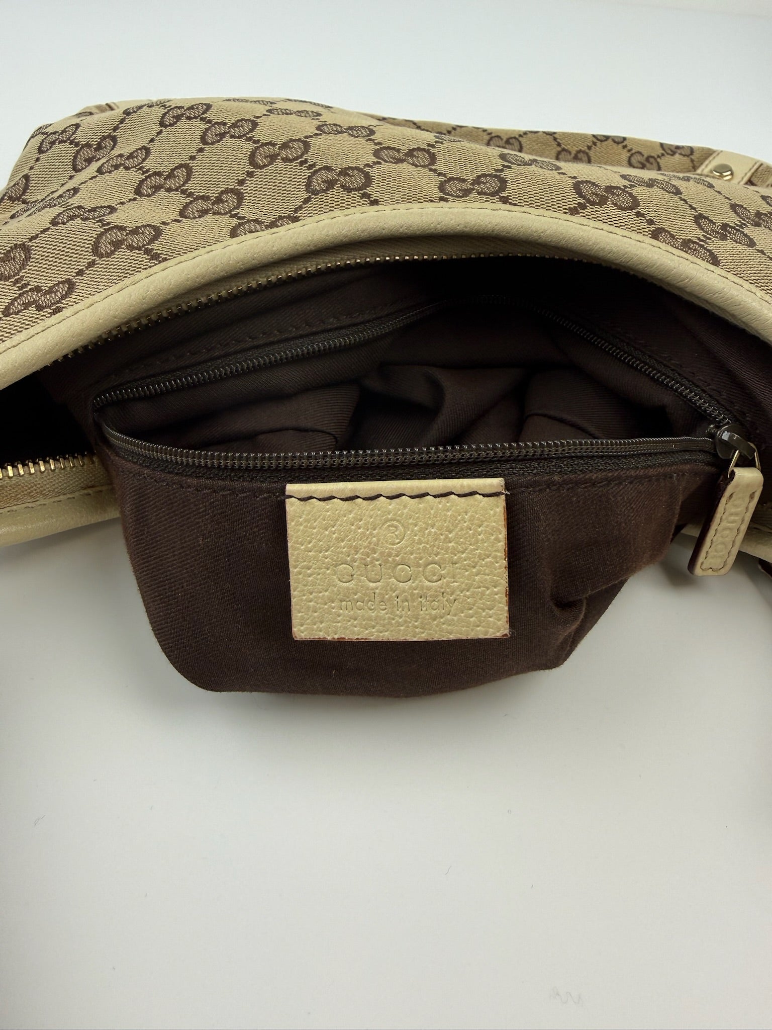 GUCCI GG MONOGRAM ABBEY SMALL SHOULDER BAG