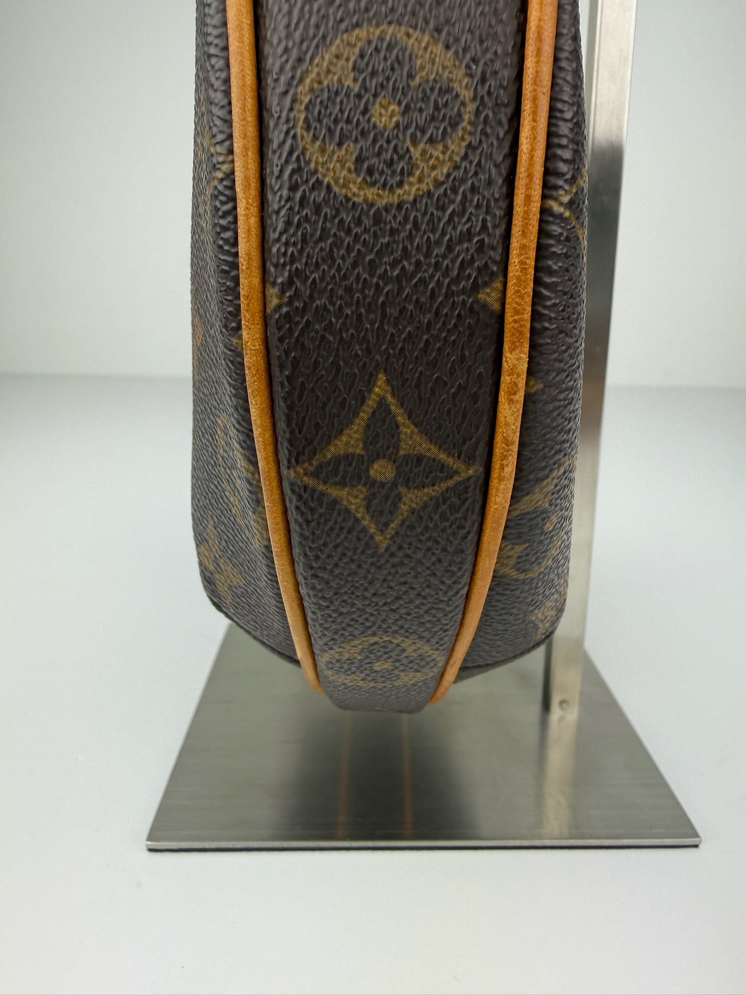 LOUIS VUITTON CROISSANT PM