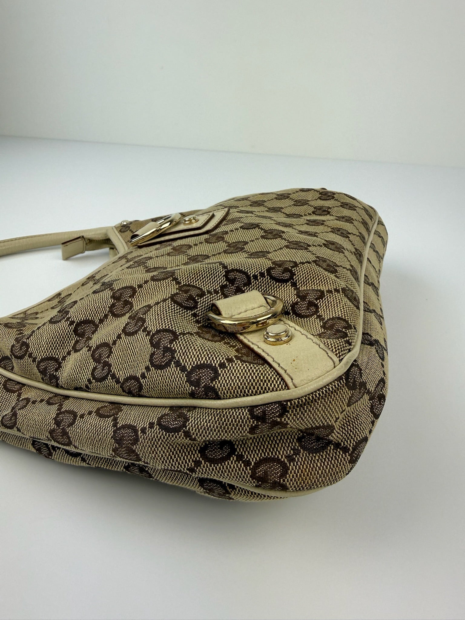 GUCCI GG MONOGRAM ABBEY SMALL SHOULDER BAG