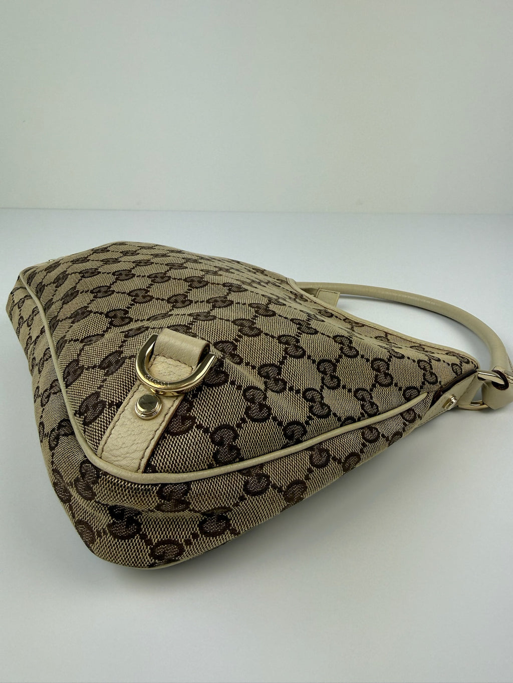 GUCCI GG MONOGRAM ABBEY SMALL SHOULDER BAG