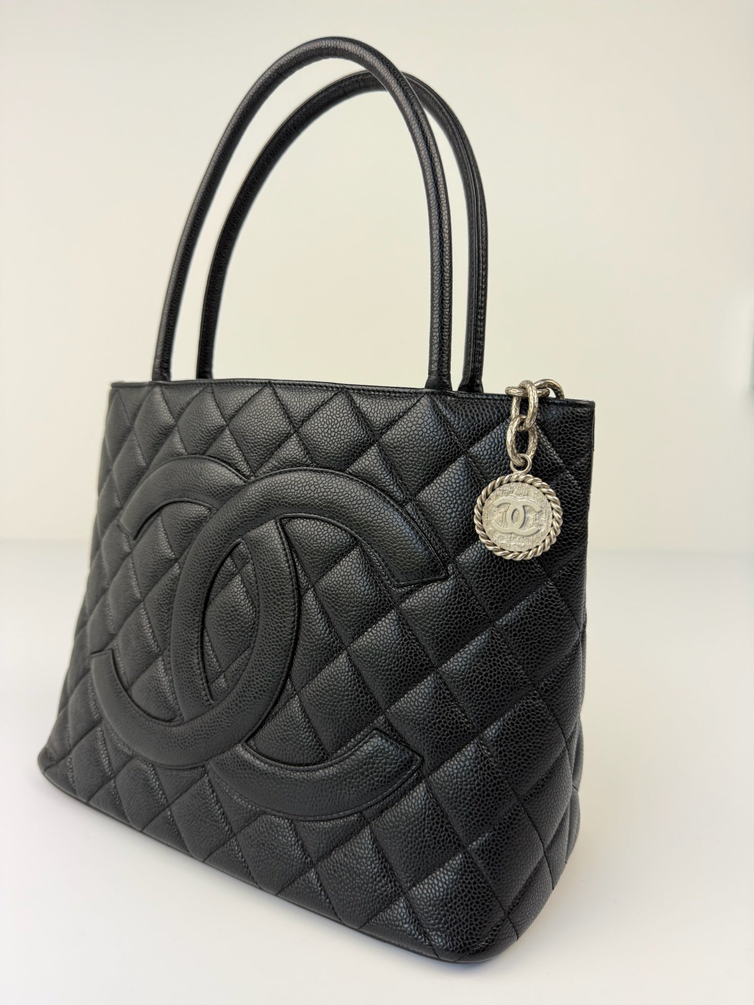 CHANEL MÉDAILLON TOTE