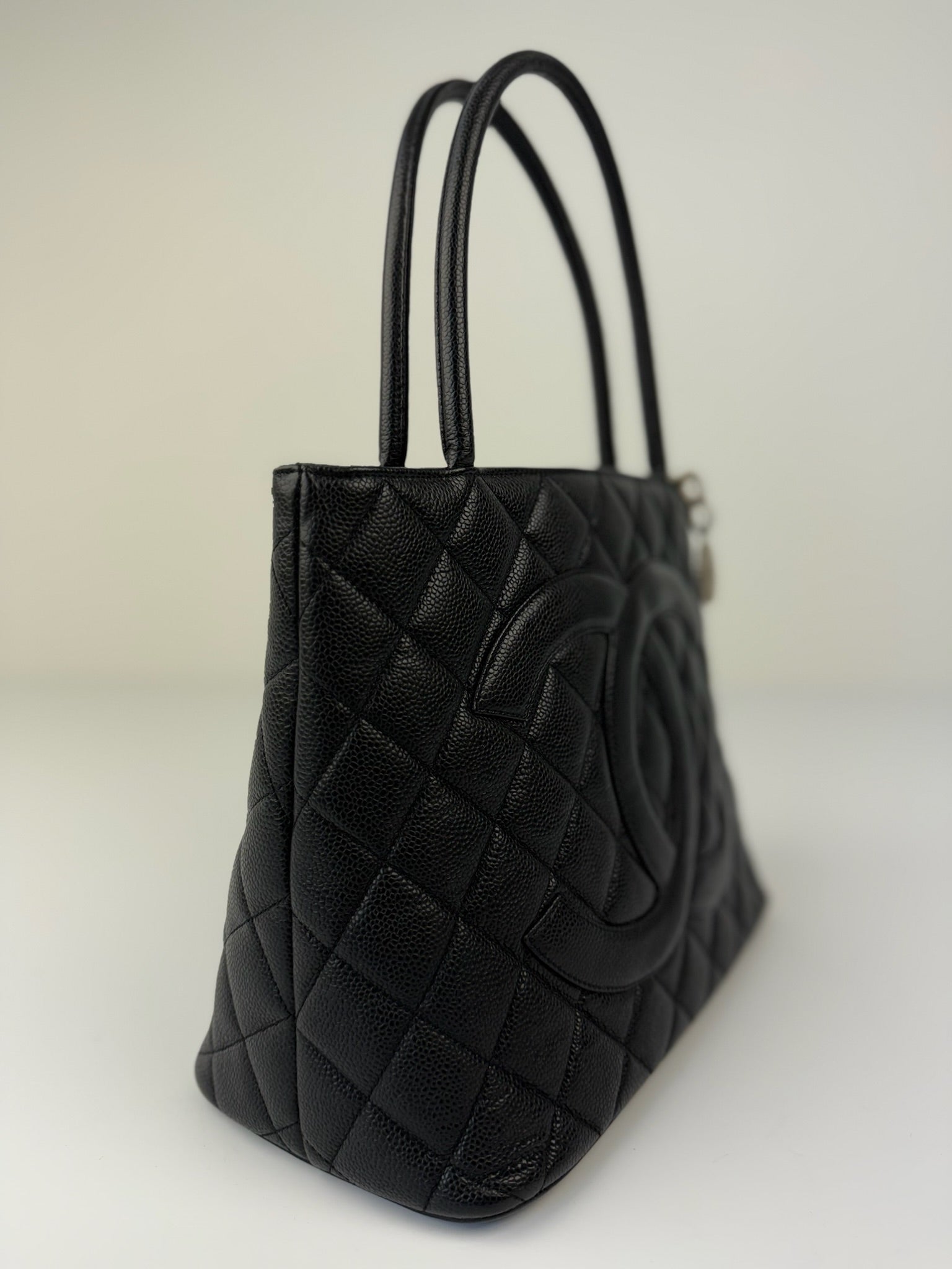 CHANEL MÉDAILLON TOTE