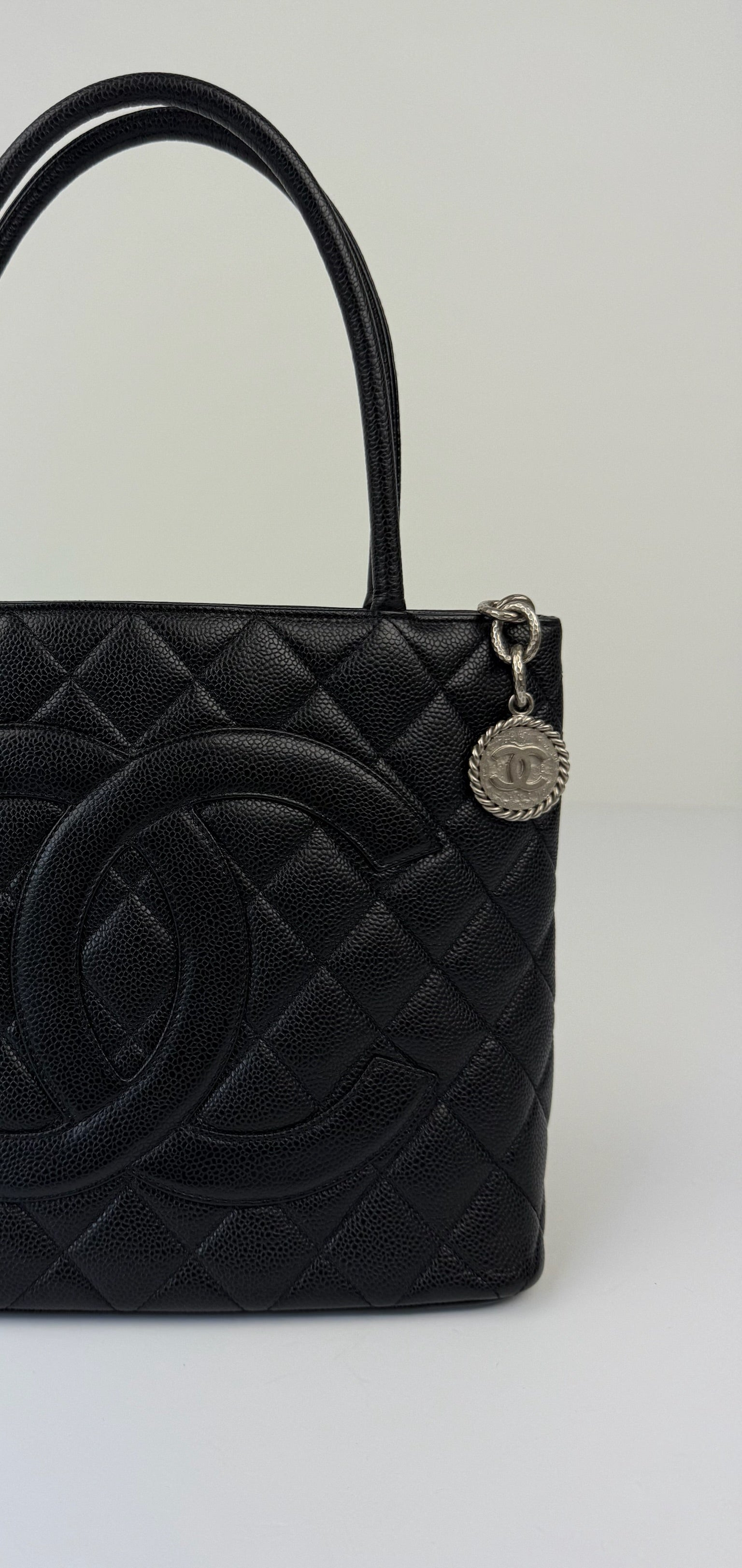 CHANEL MÉDAILLON TOTE
