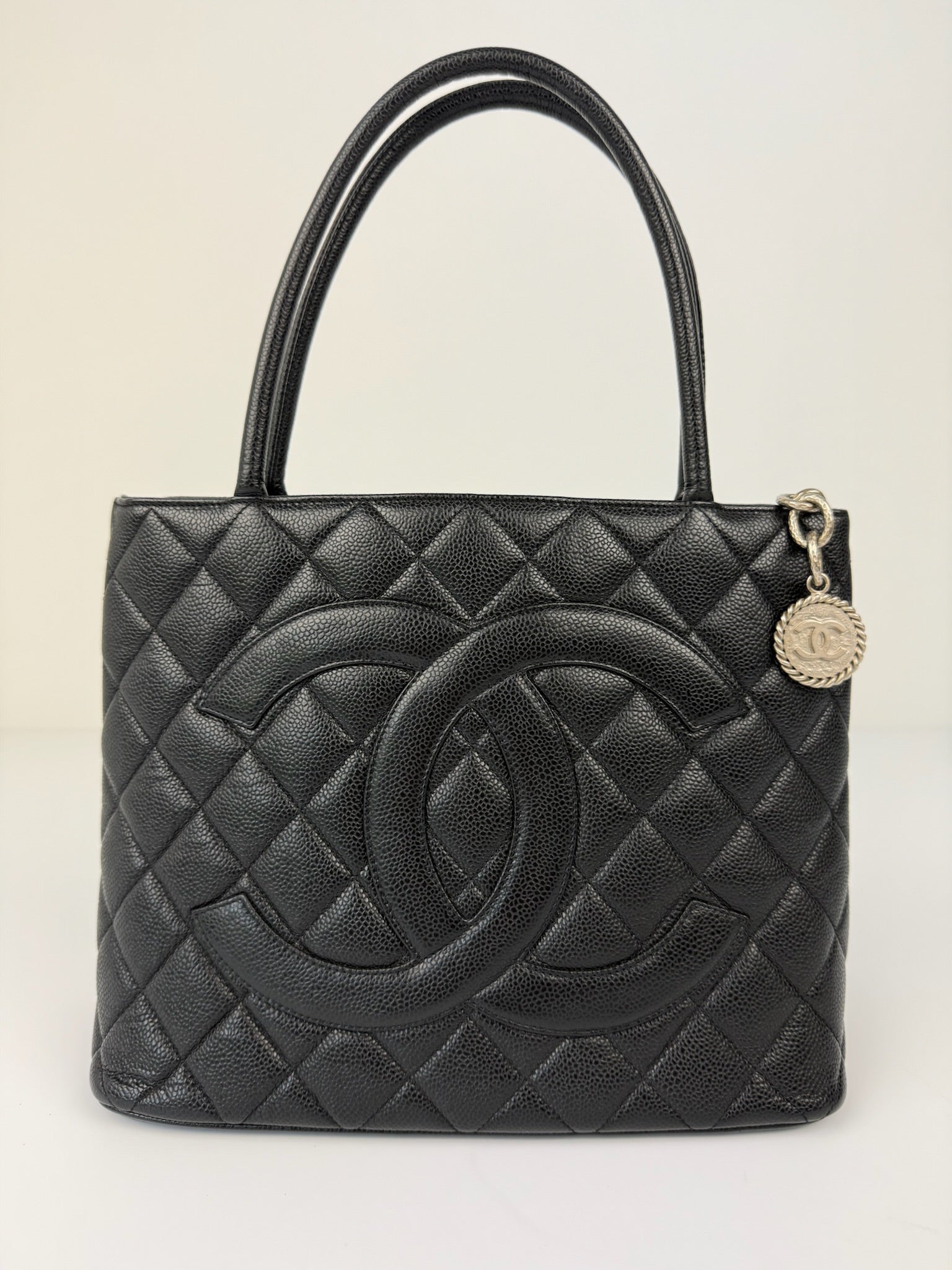 CHANEL MÉDAILLON TOTE