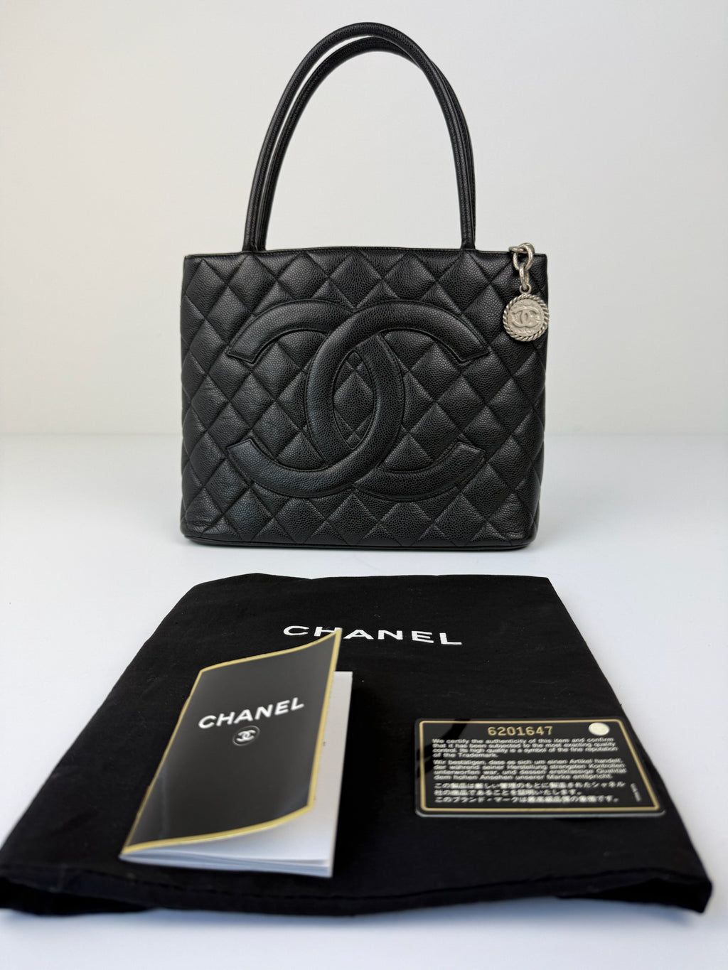 CHANEL MÉDAILLON TOTE