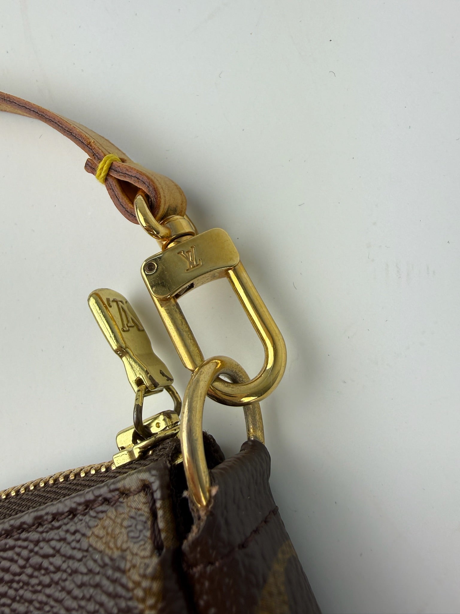 LOUIS VUITTON POCHETTE ACCESSOIRES