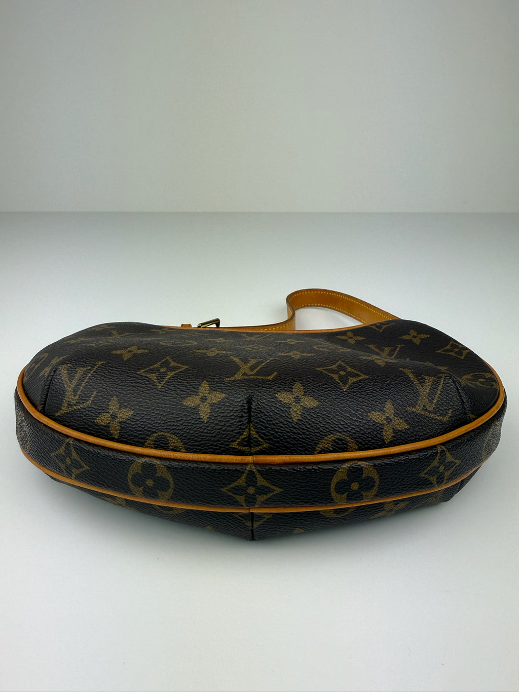 LOUIS VUITTON CROISSANT PM