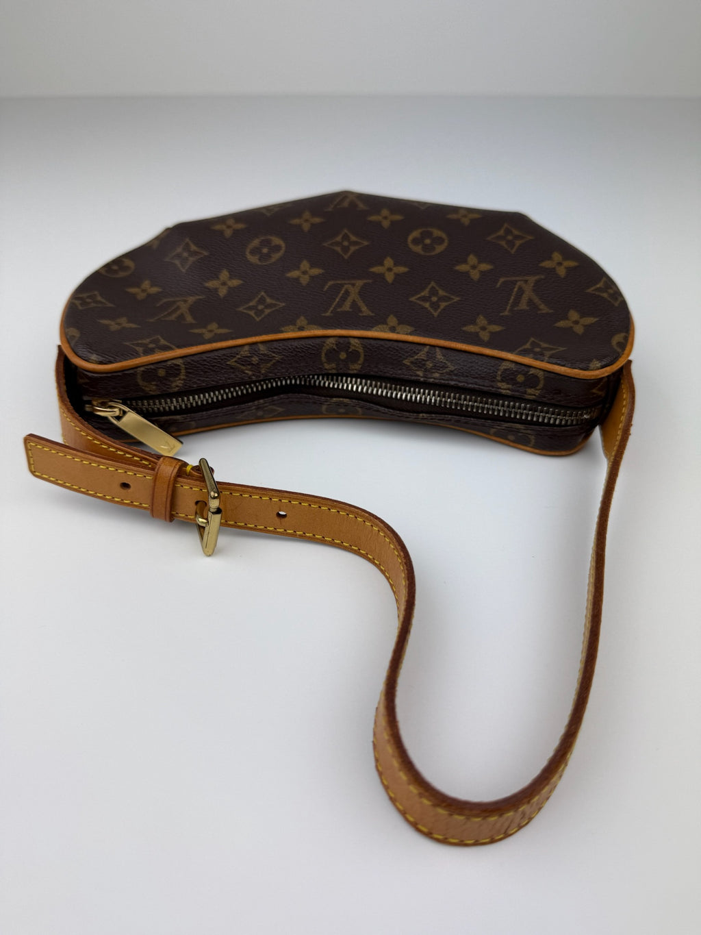 LOUIS VUITTON CROISSANT PM