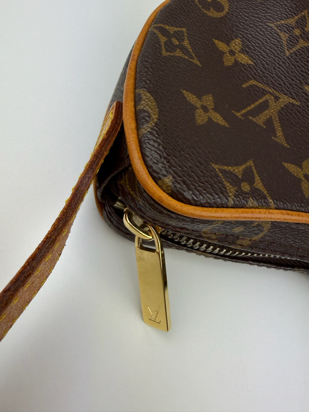 LOUIS VUITTON CROISSANT PM