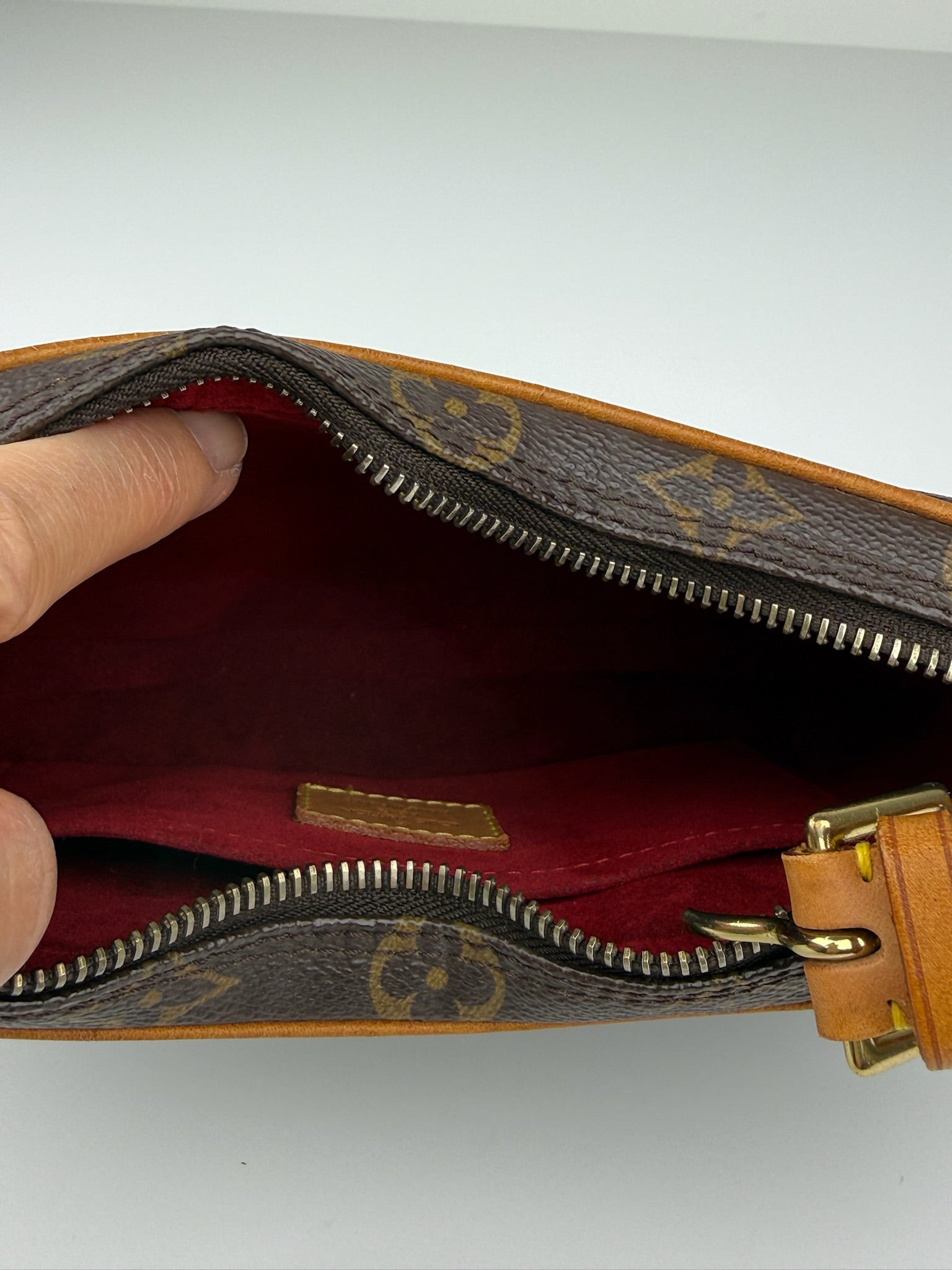 LOUIS VUITTON CROISSANT PM