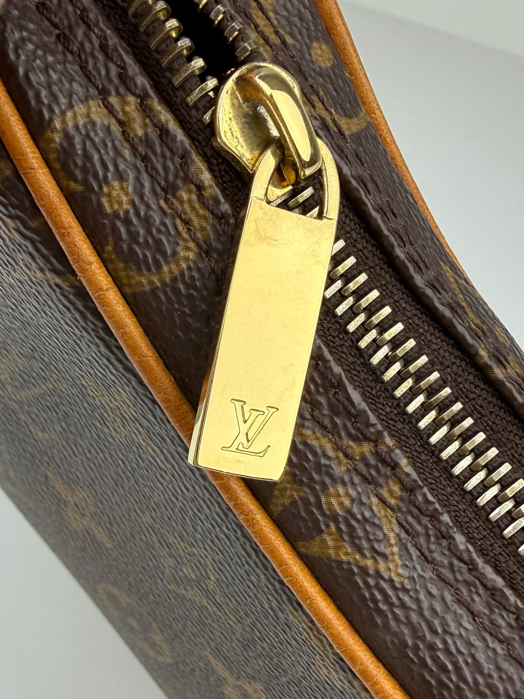LOUIS VUITTON CROISSANT PM