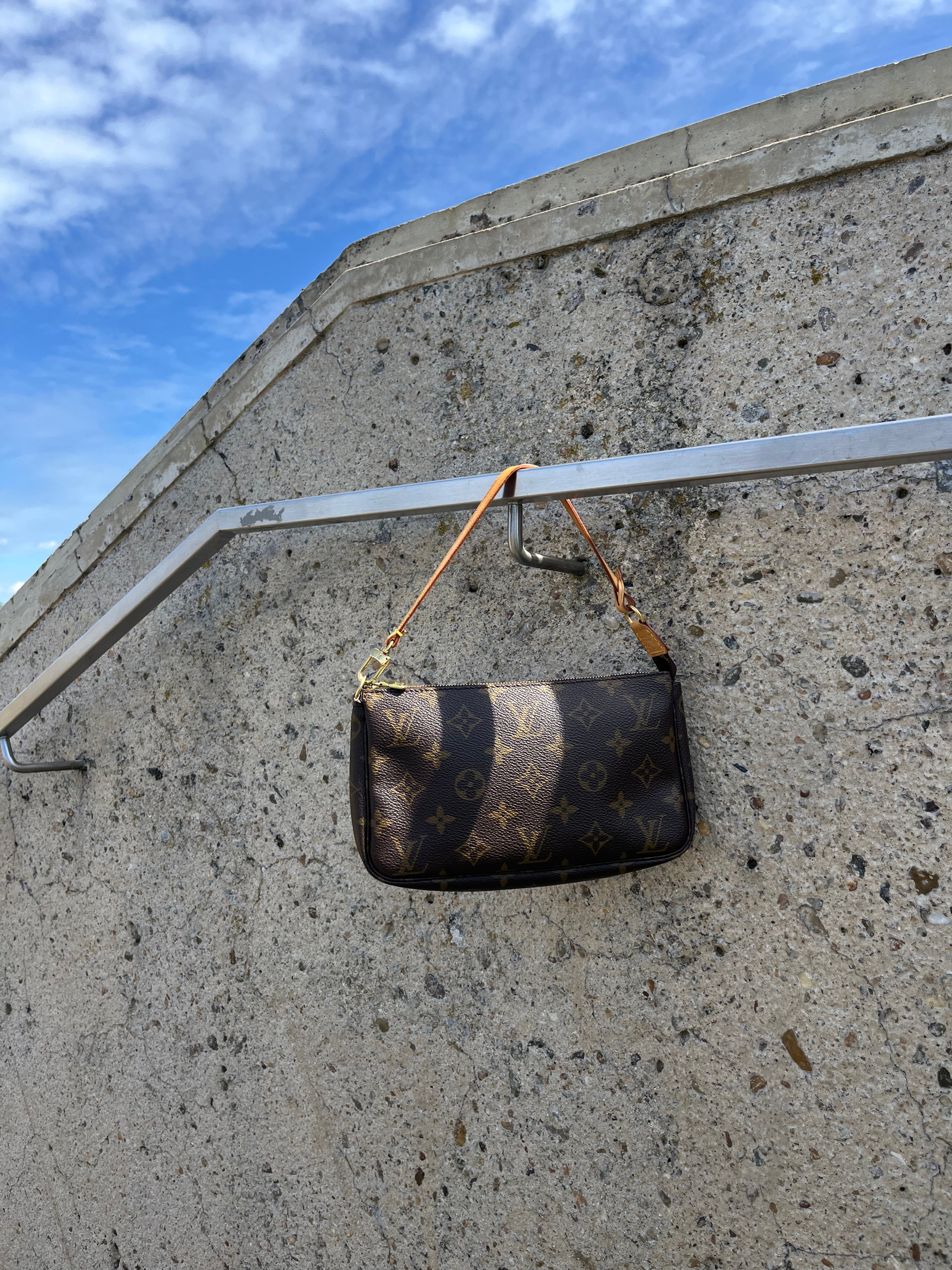 LOUIS VUITTON POCHETTE ACCESSOIRES