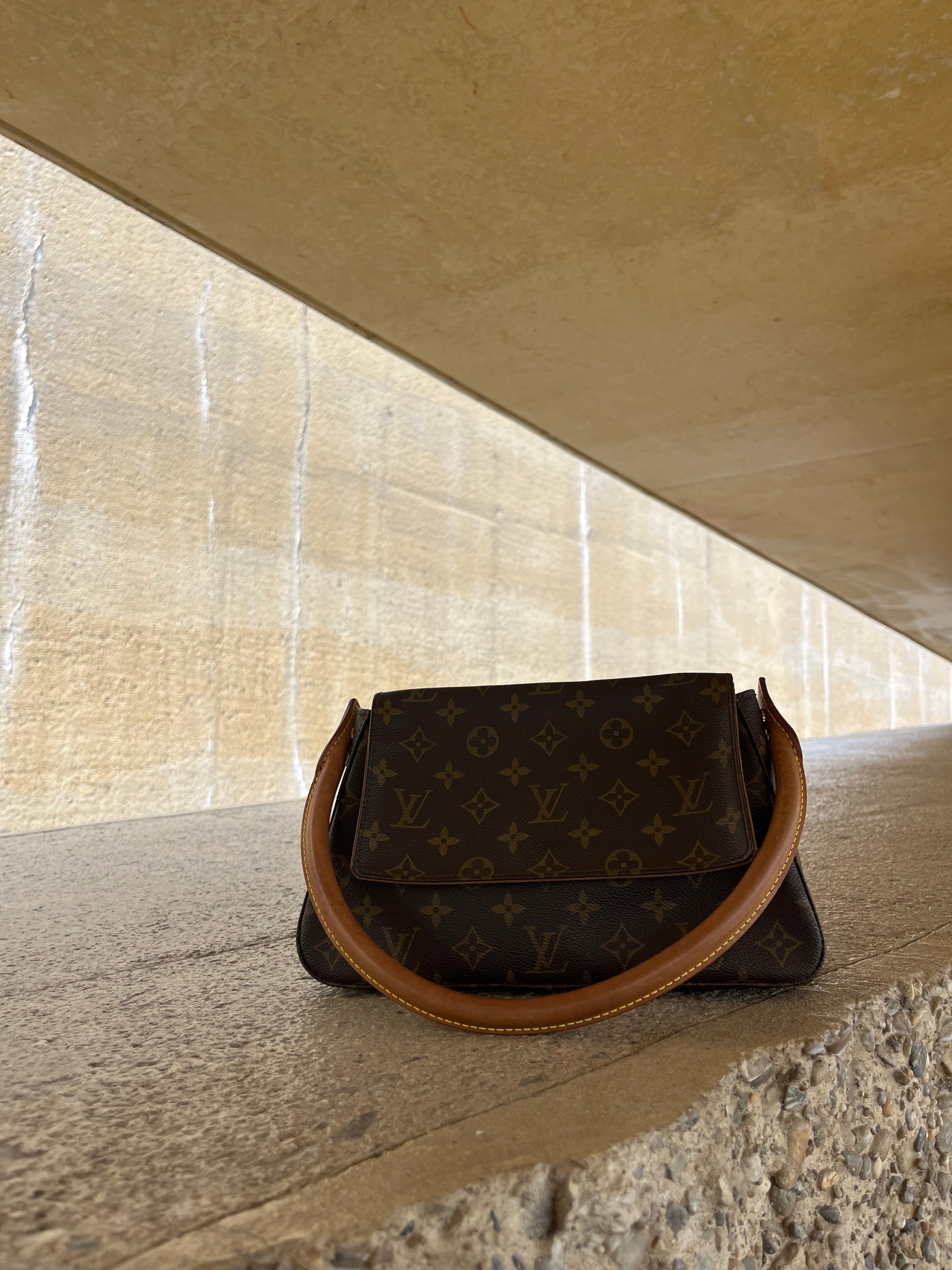 LOUIS VUITTON LOOPING MINI