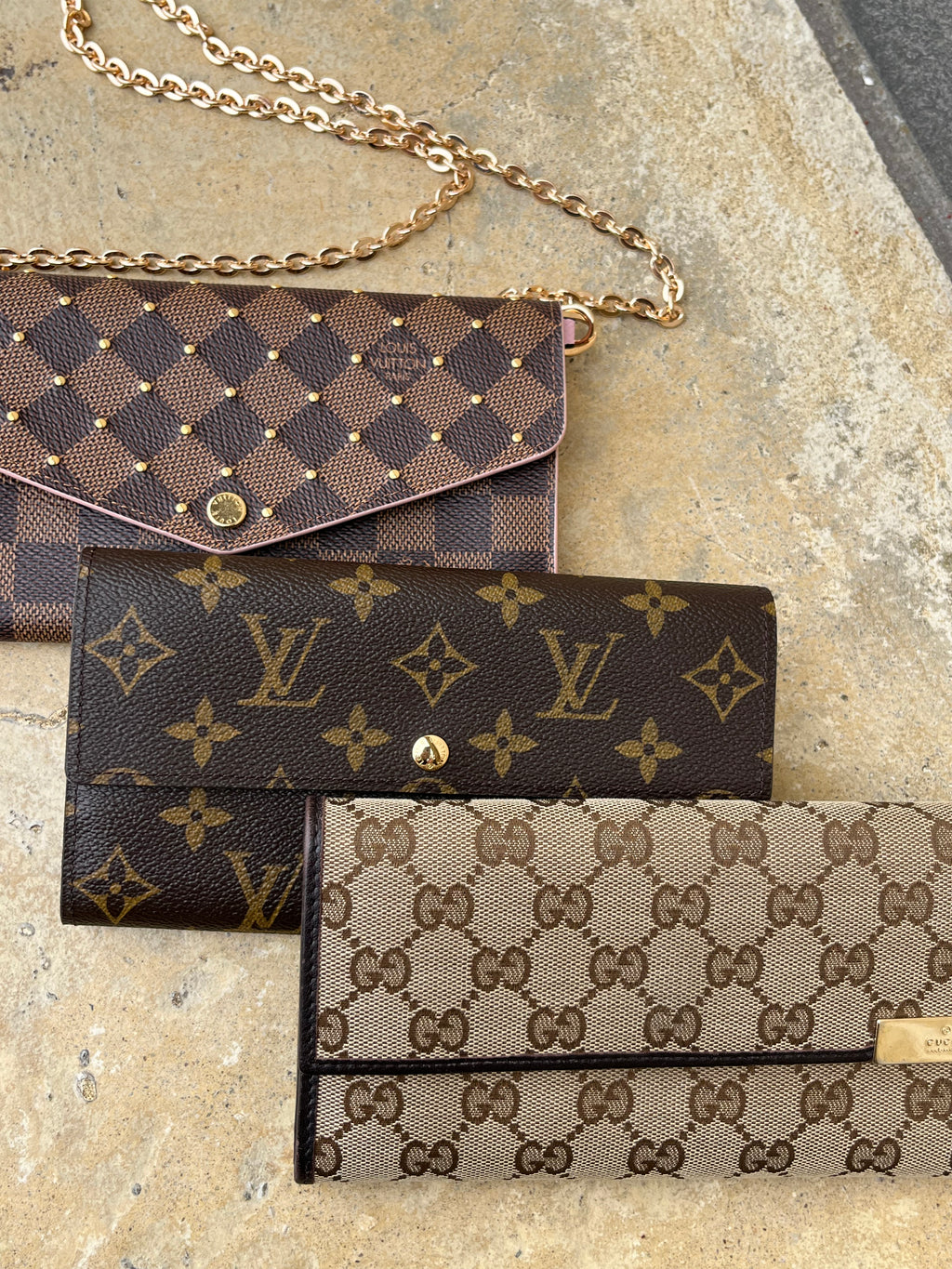 LOUIS VUITTON SARA WALLET MONOGRAM