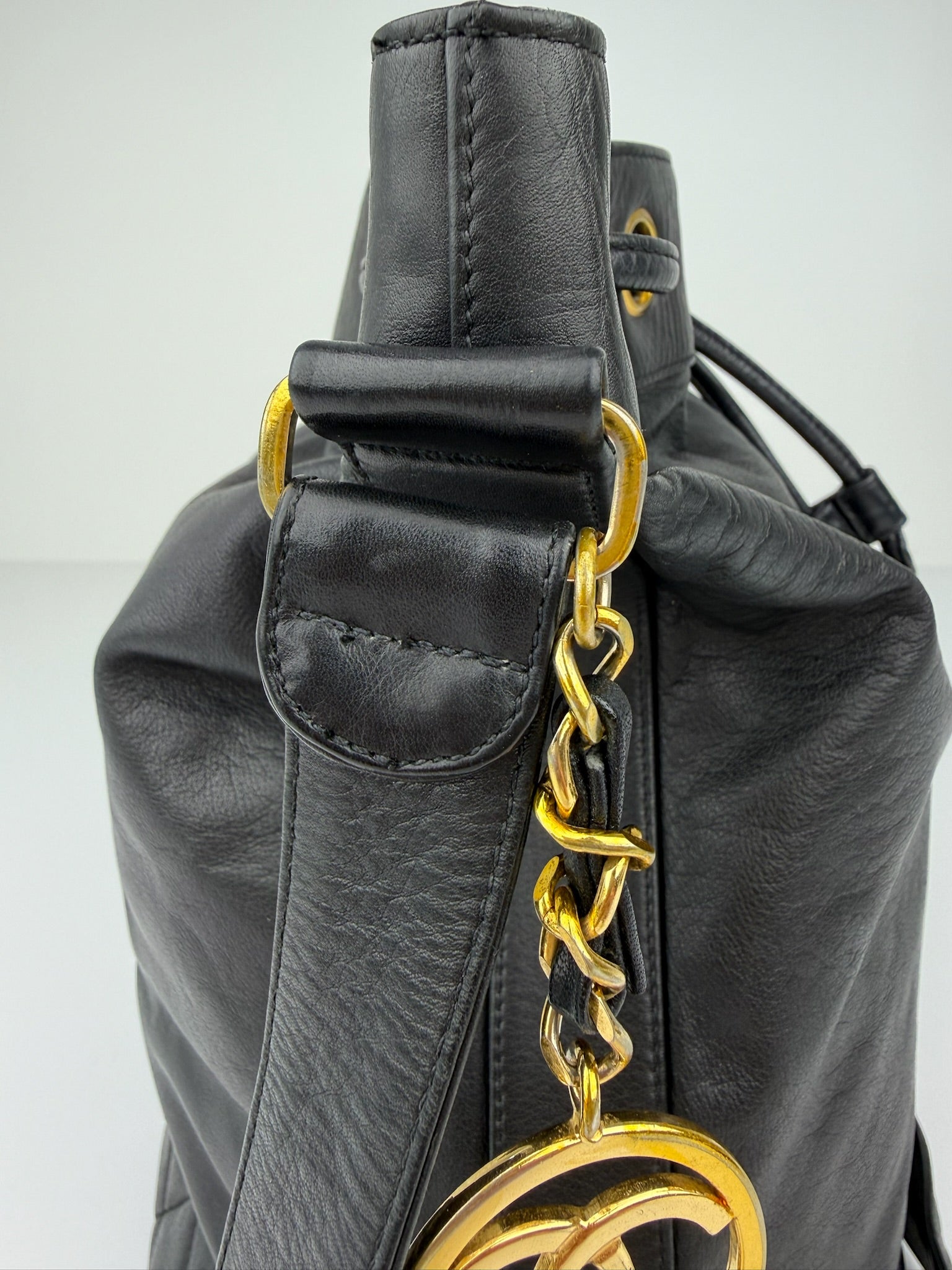 CHANEL BUCKETBAG