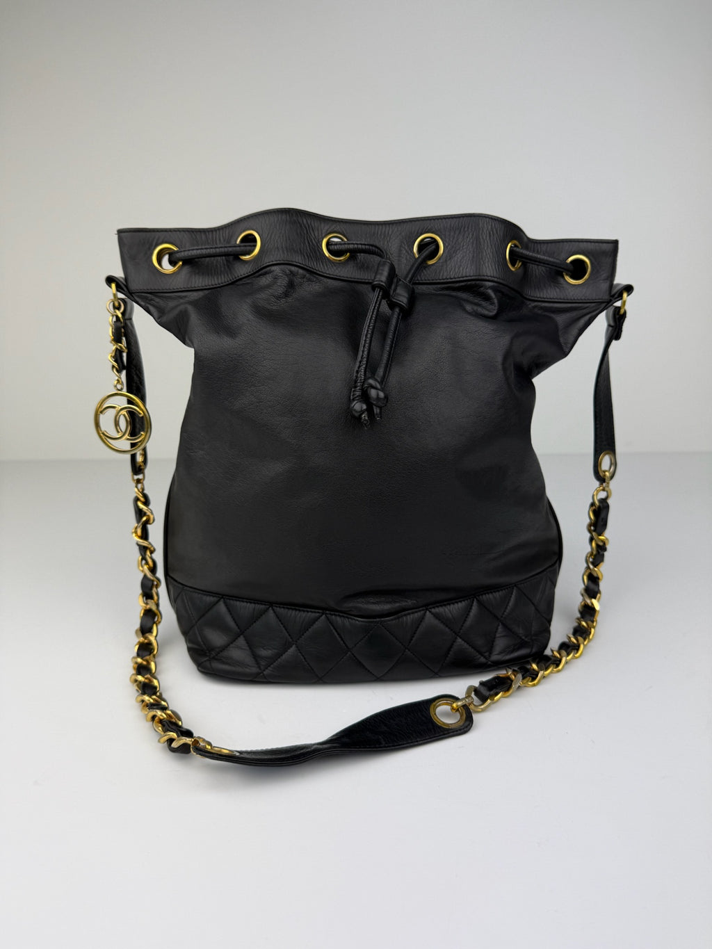 CHANEL BUCKETBAG