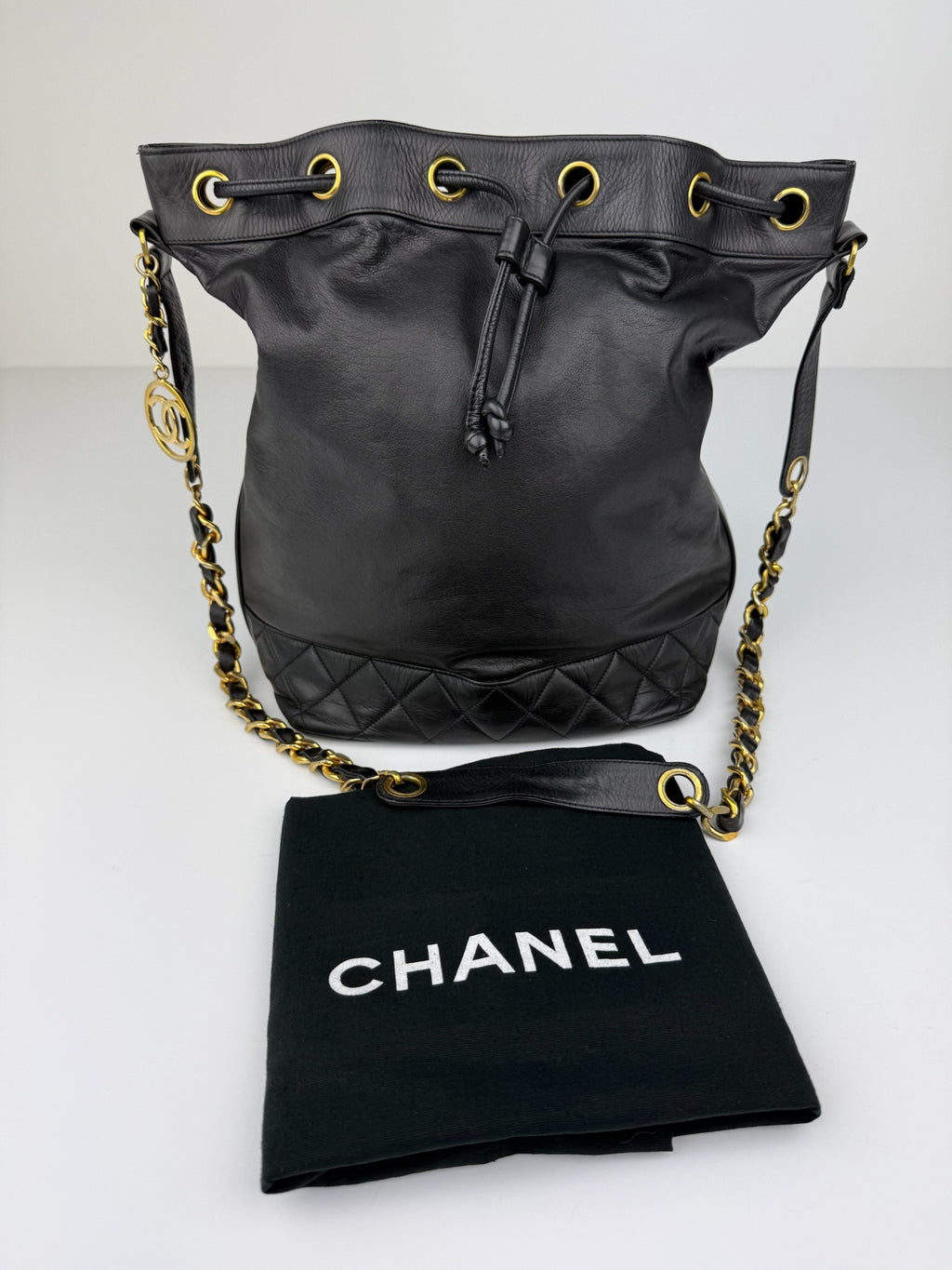 CHANEL BUCKETBAG