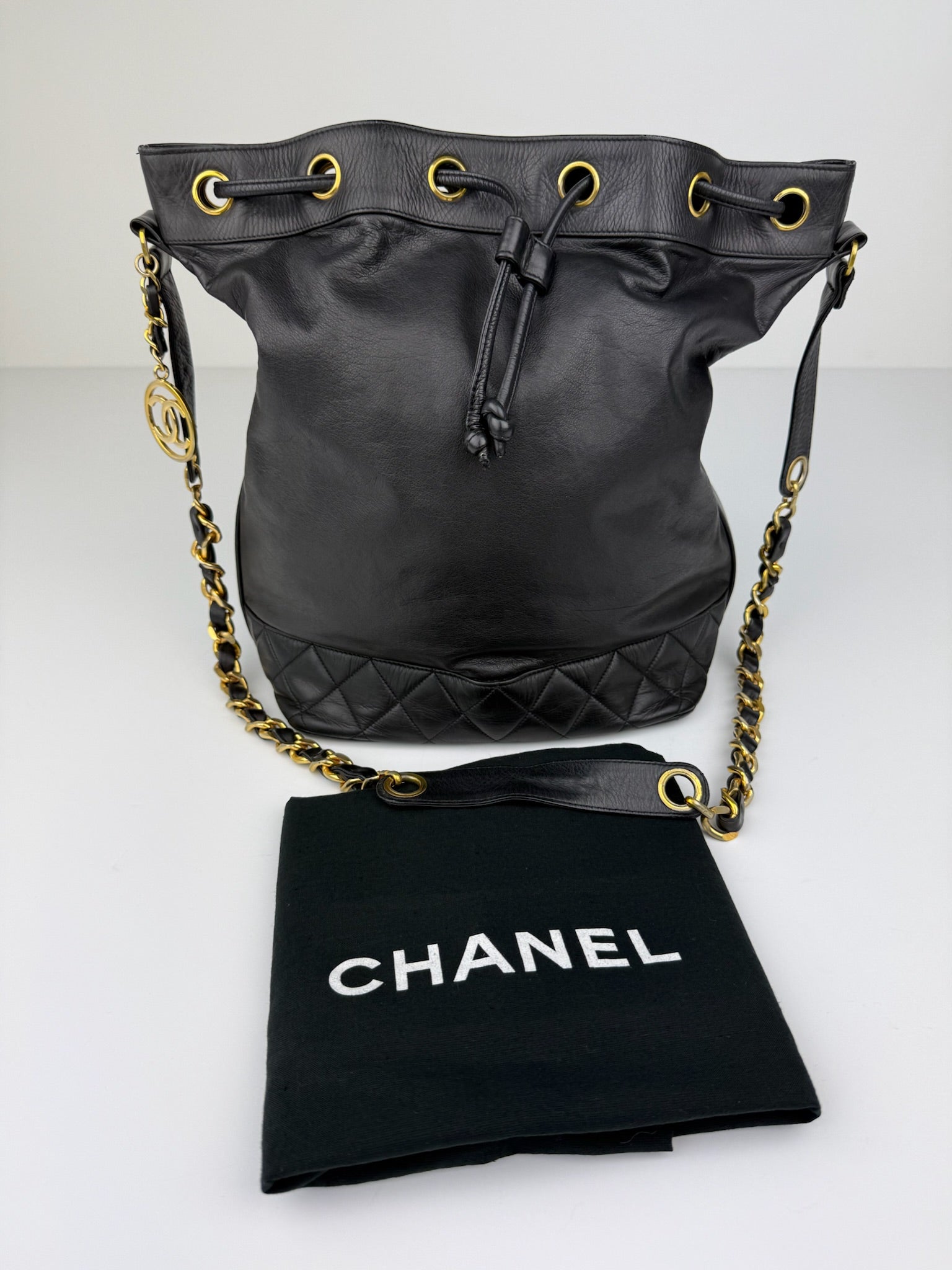 CHANEL BUCKETBAG