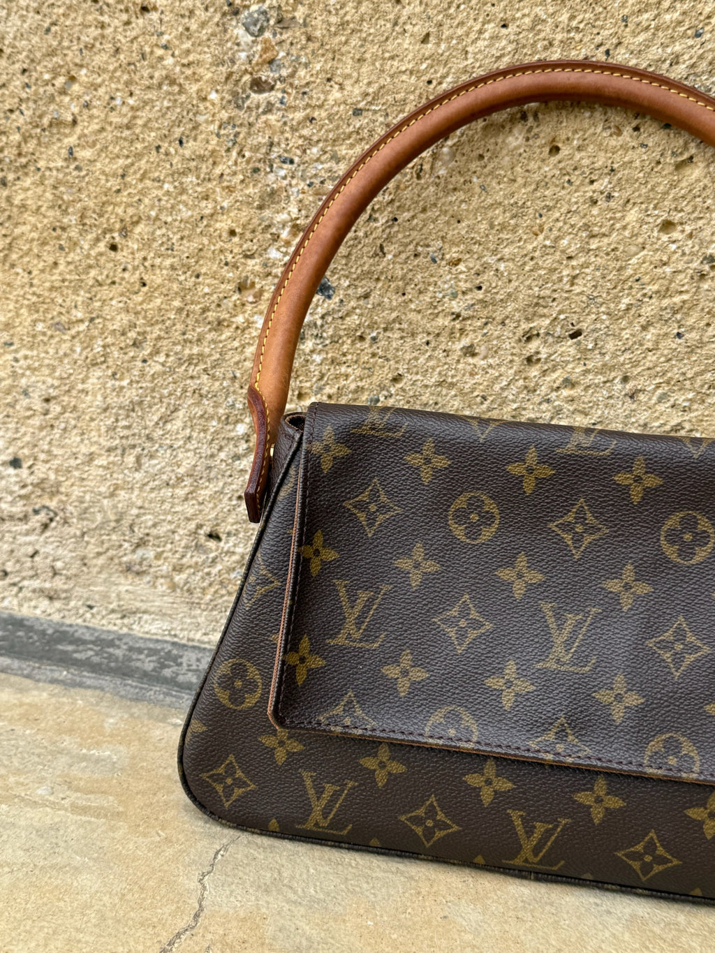 LOUIS VUITTON LOOPING MINI