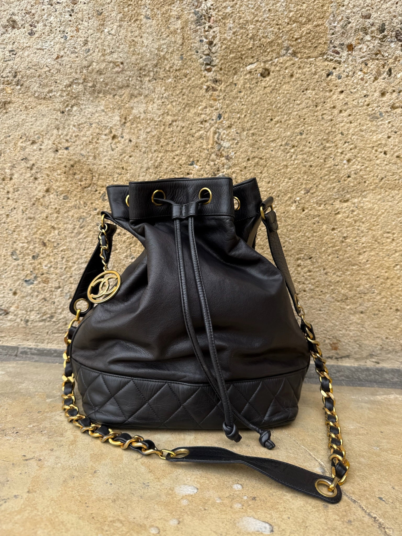 CHANEL BUCKETBAG