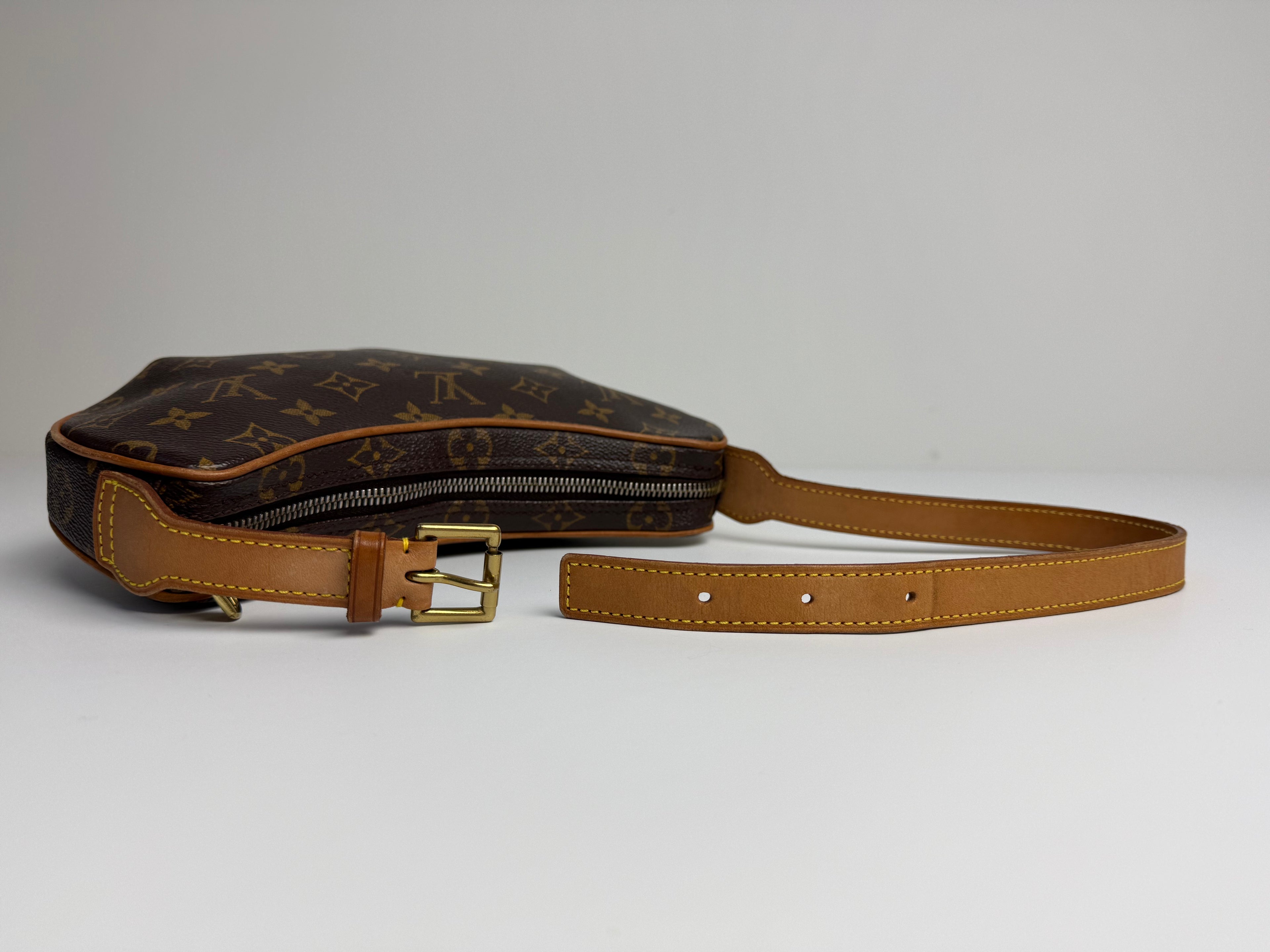 LOUIS VUITTON CROISSANT PM