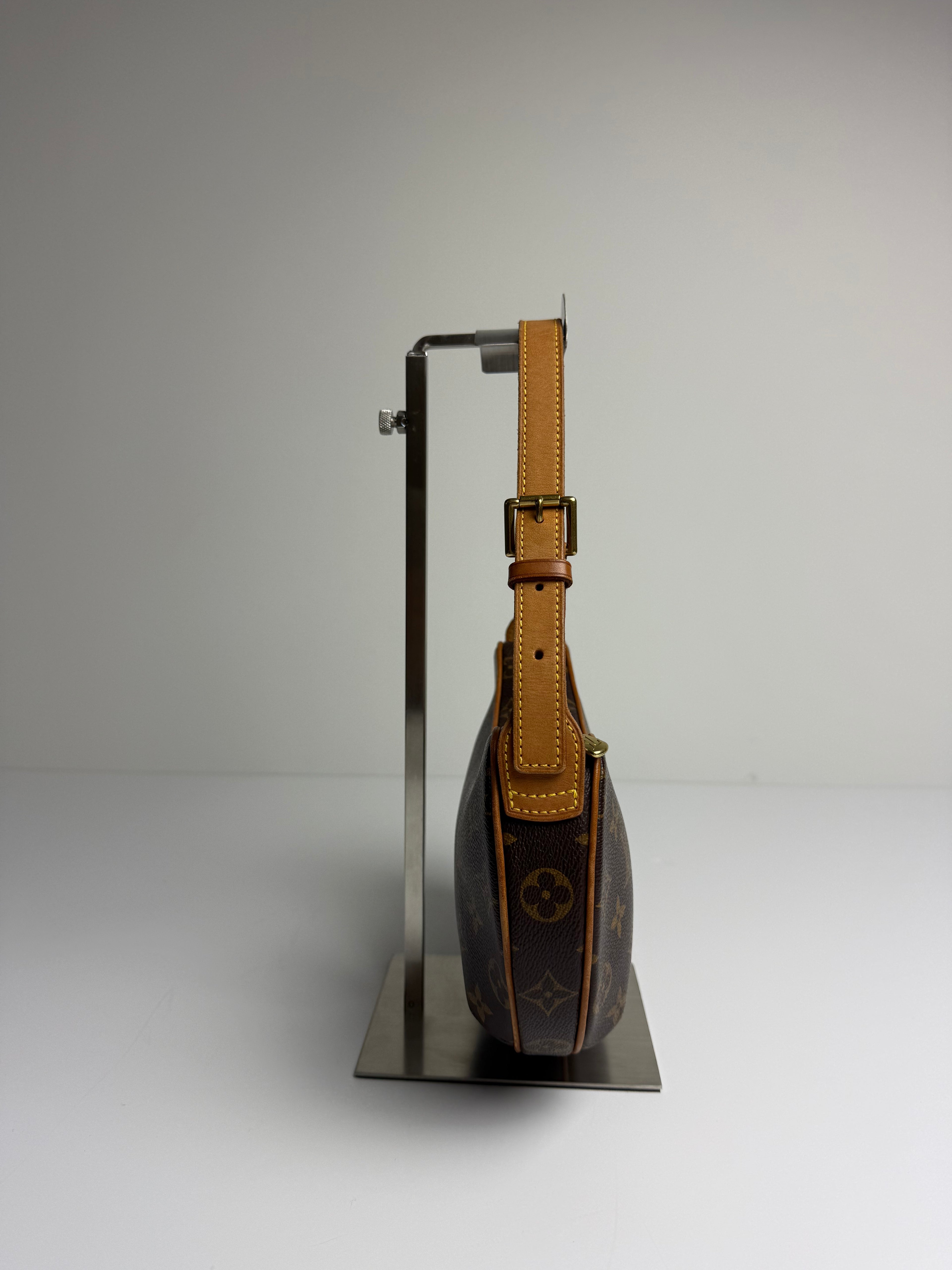 LOUIS VUITTON CROISSANT PM