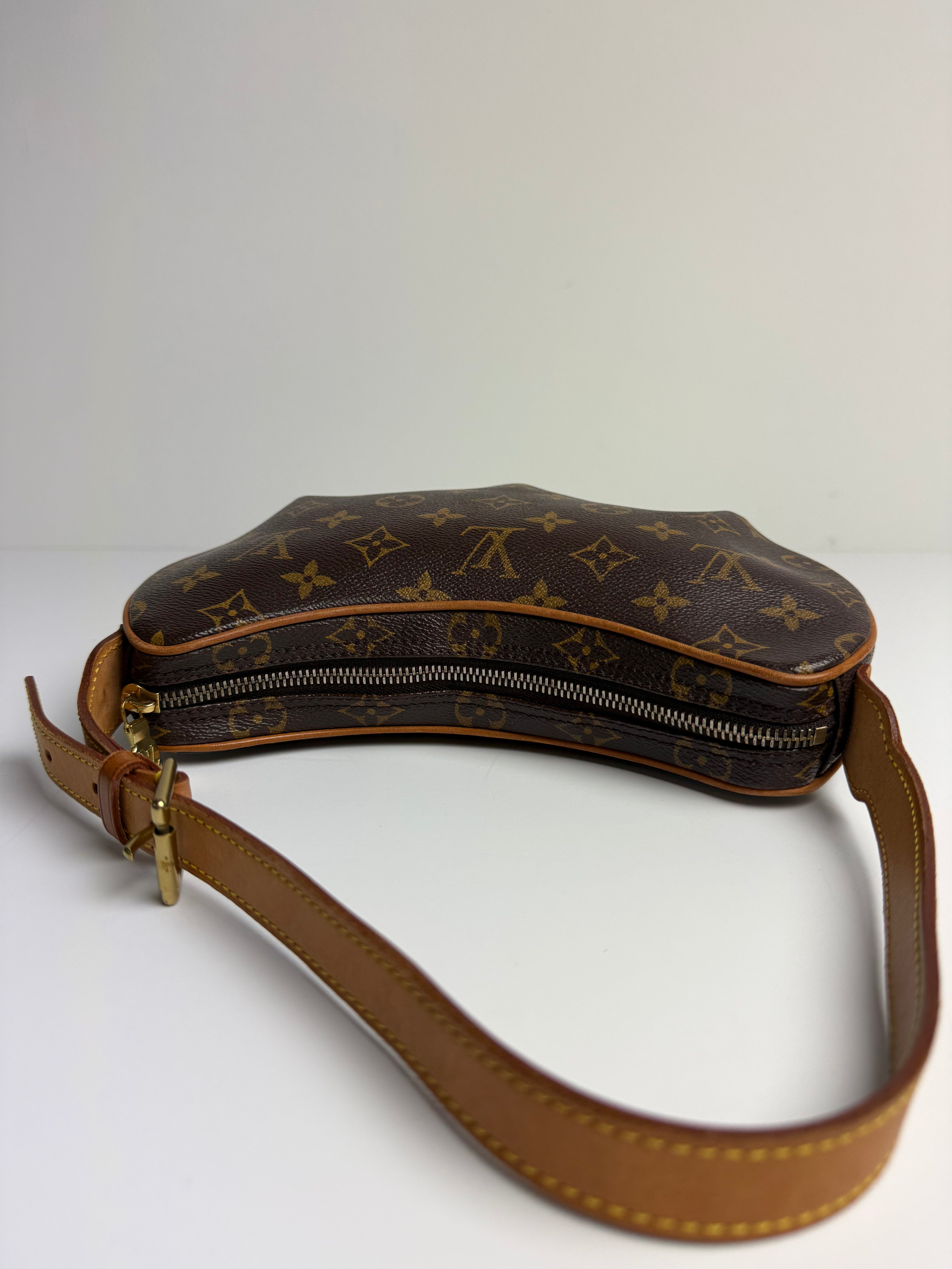 LOUIS VUITTON CROISSANT PM