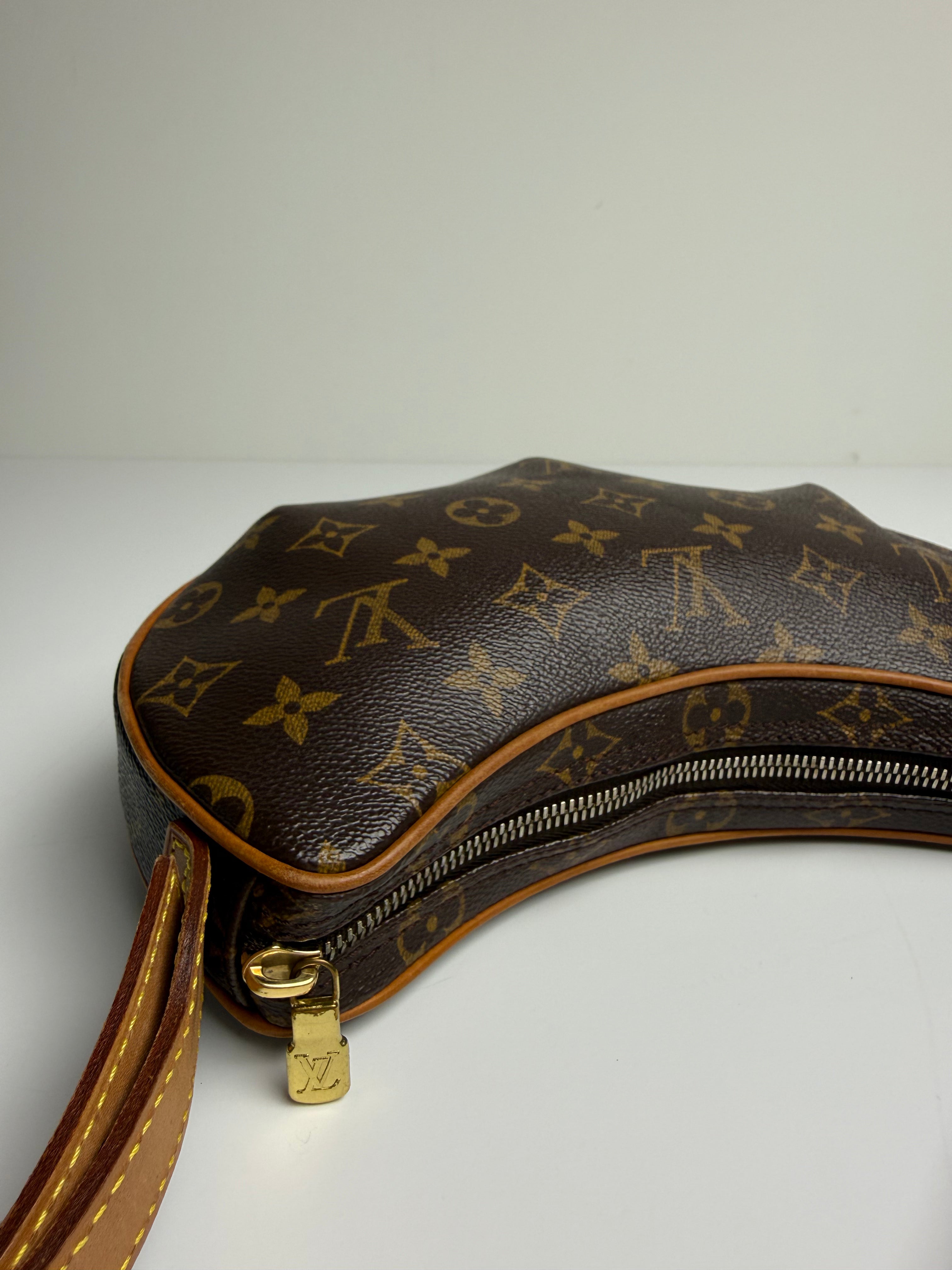 LOUIS VUITTON CROISSANT PM