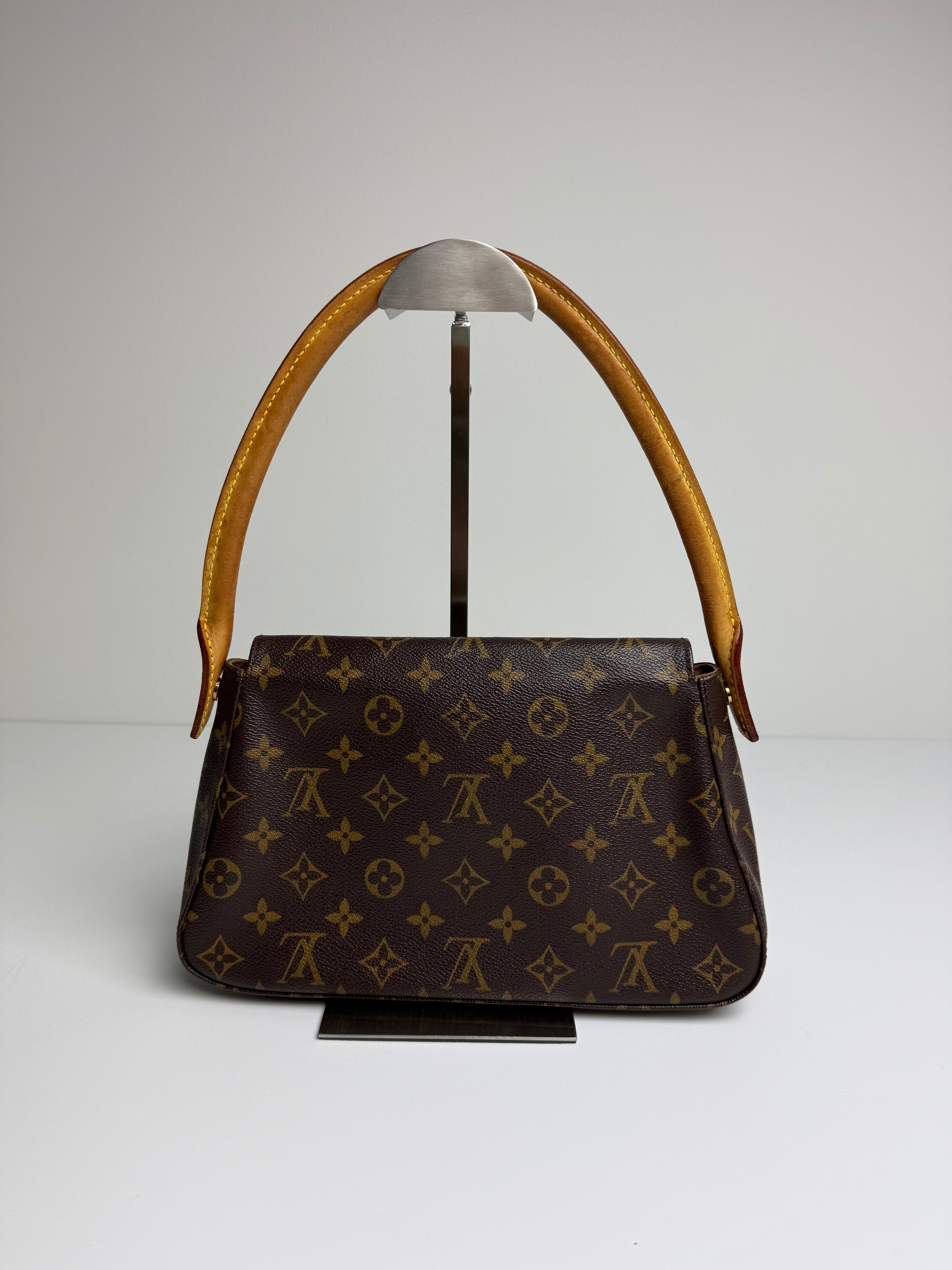 LOUIS VUITTON LOOPING MINI