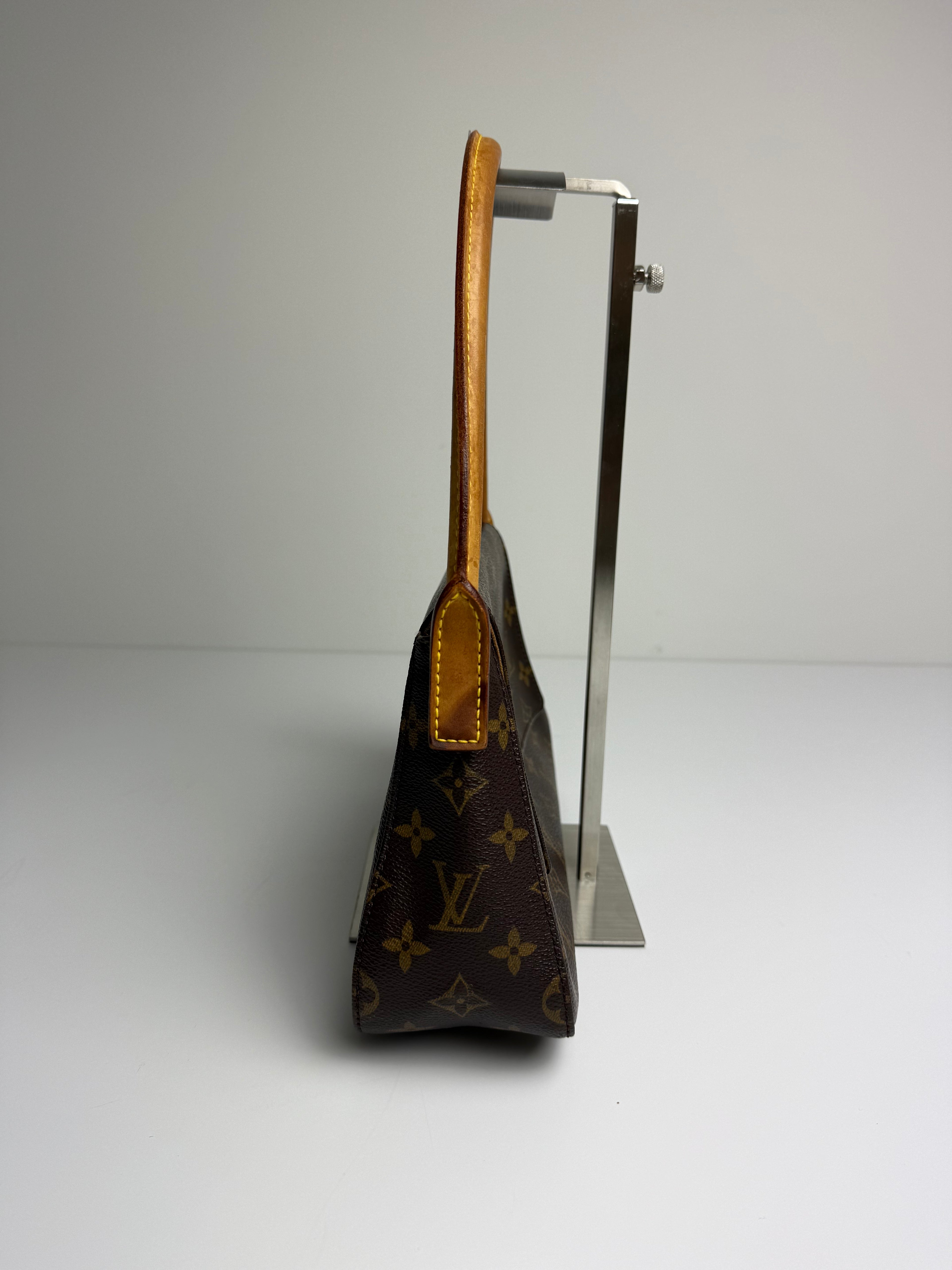 LOUIS VUITTON LOOPING MINI