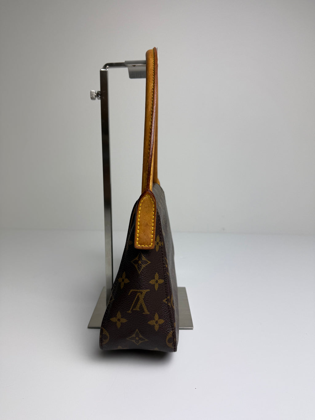 LOUIS VUITTON LOOPING MINI
