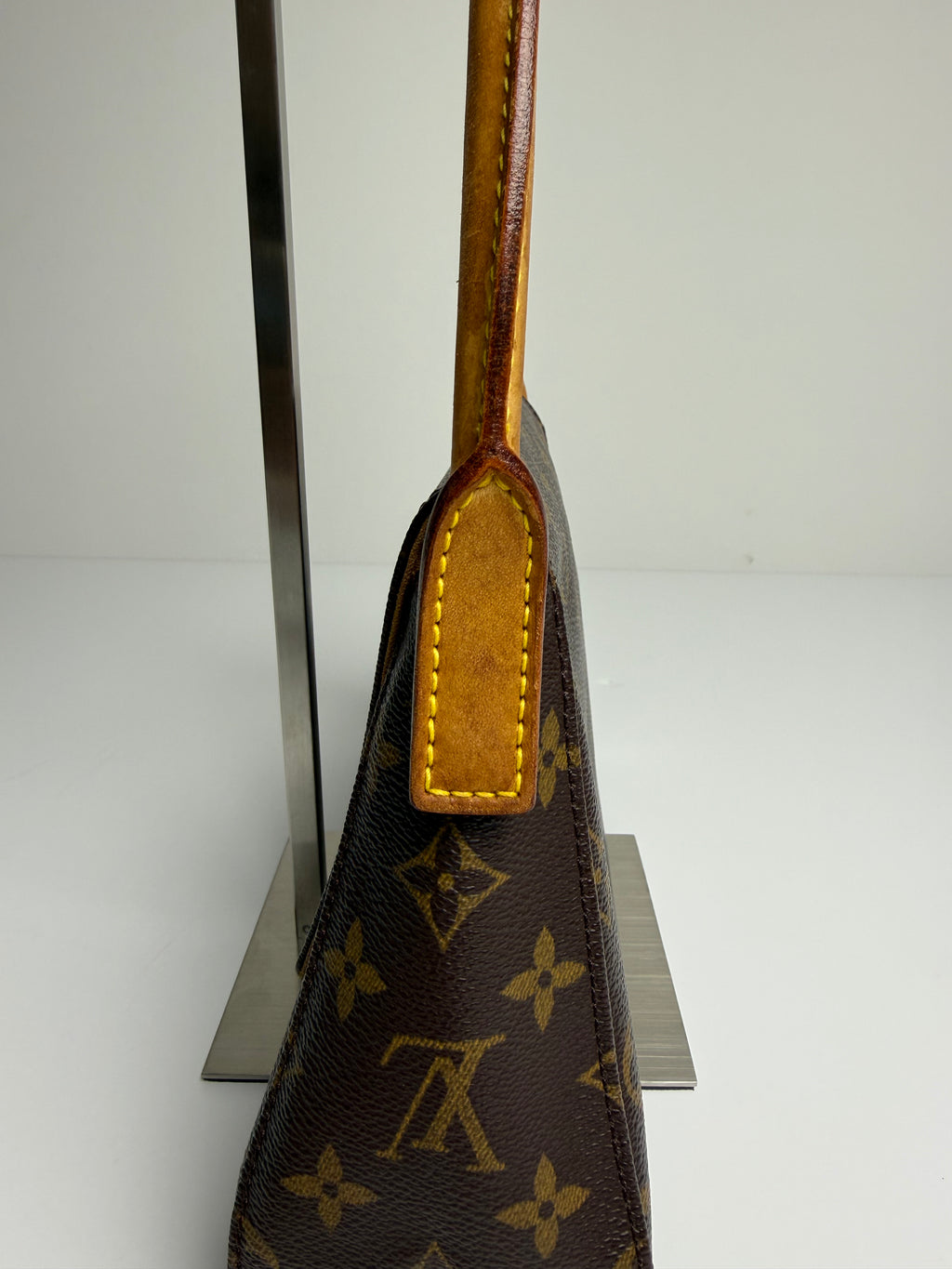 LOUIS VUITTON LOOPING MINI