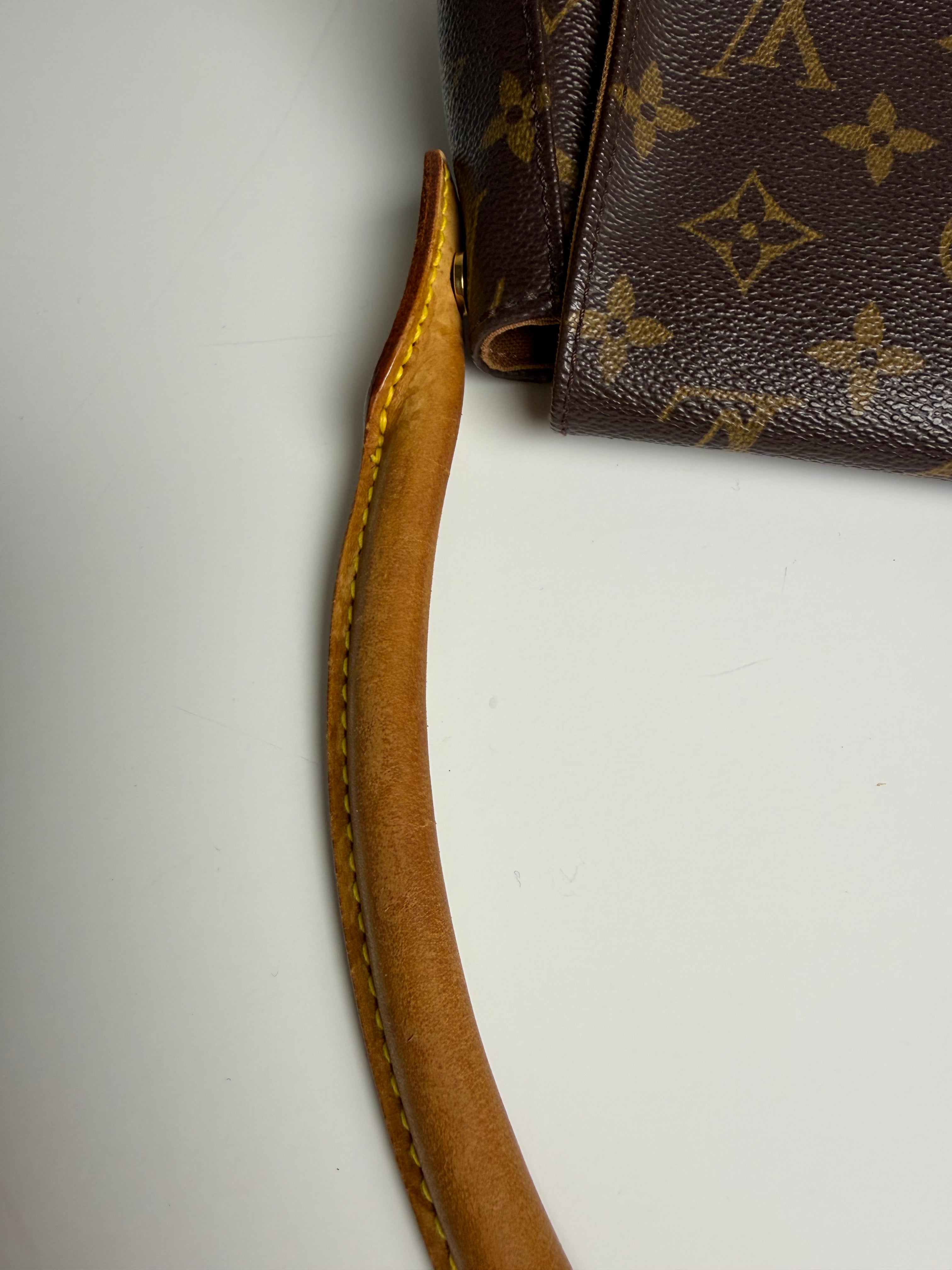 LOUIS VUITTON LOOPING MINI