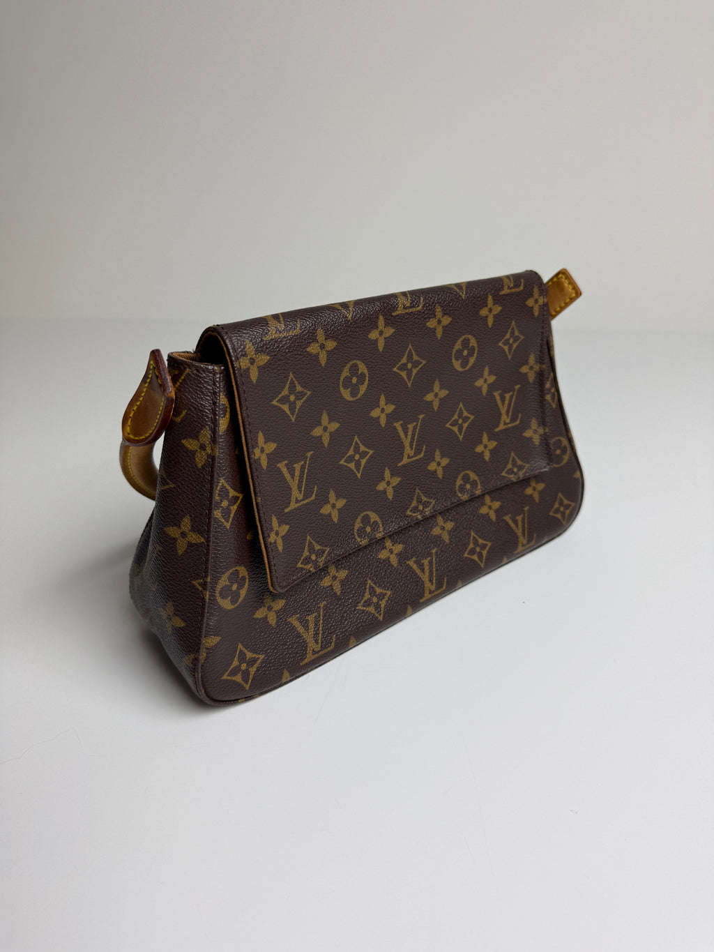 LOUIS VUITTON LOOPING MINI