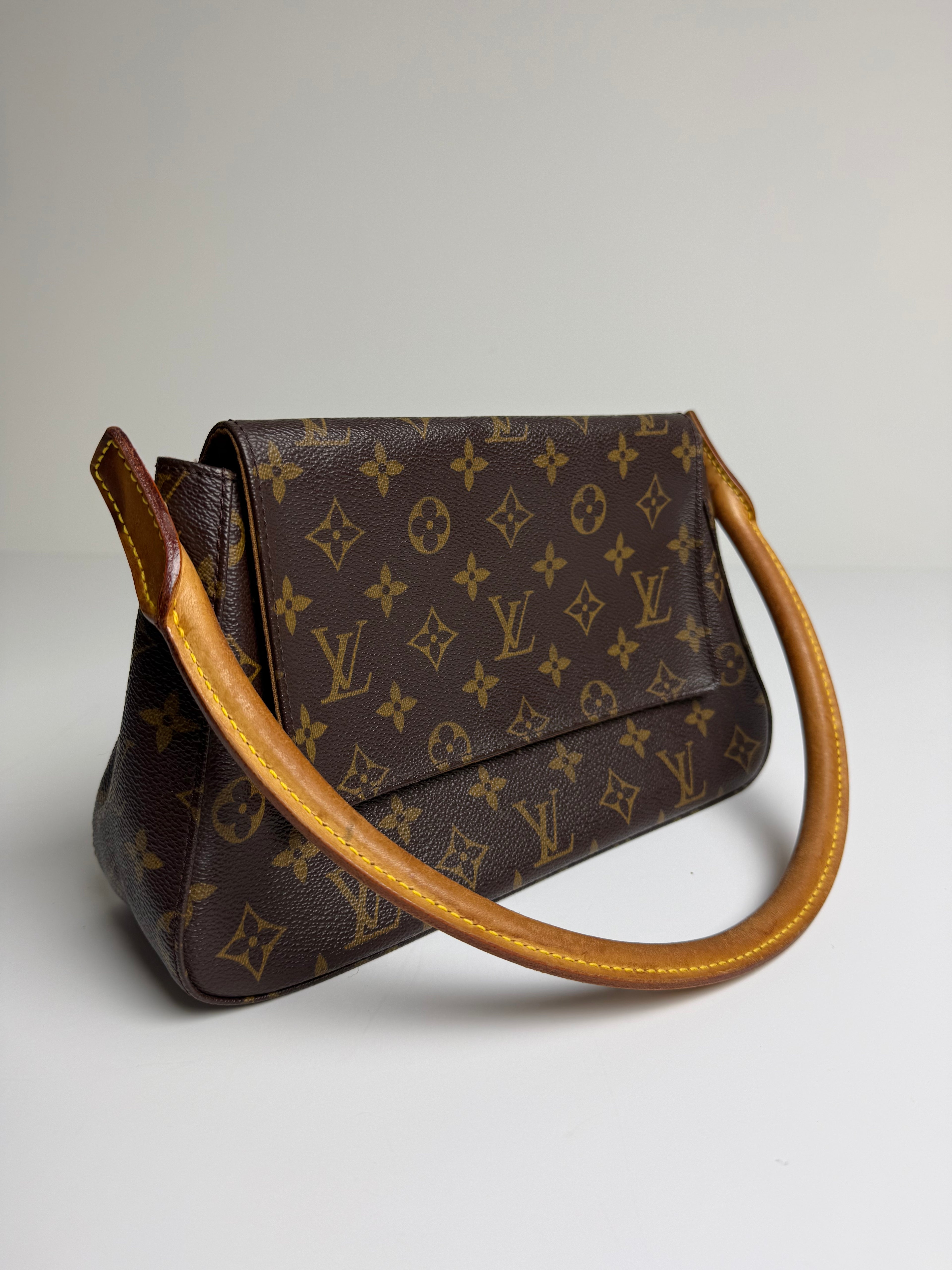 LOUIS VUITTON LOOPING MINI
