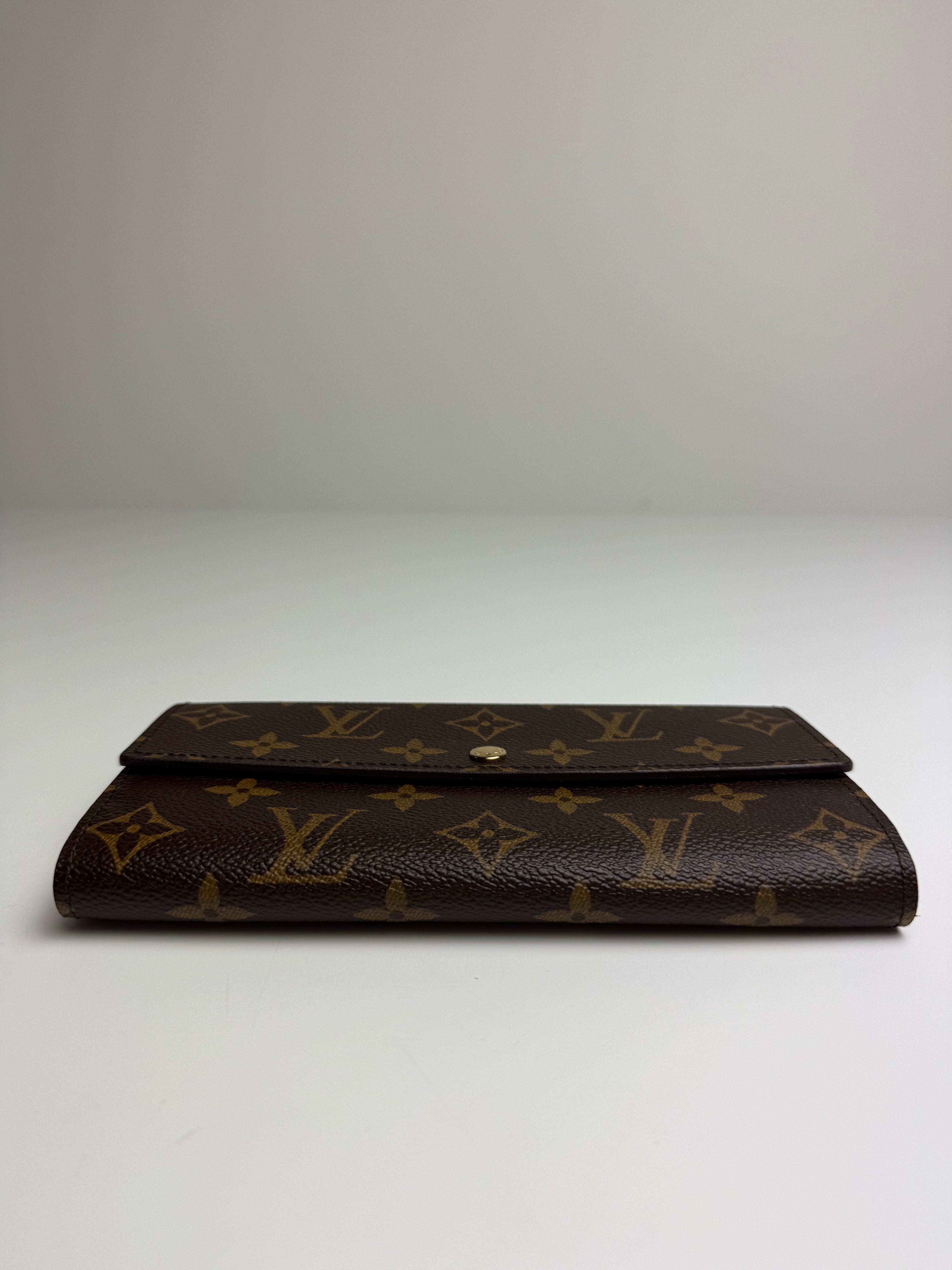 LOUIS VUITTON SARA WALLET MONOGRAM