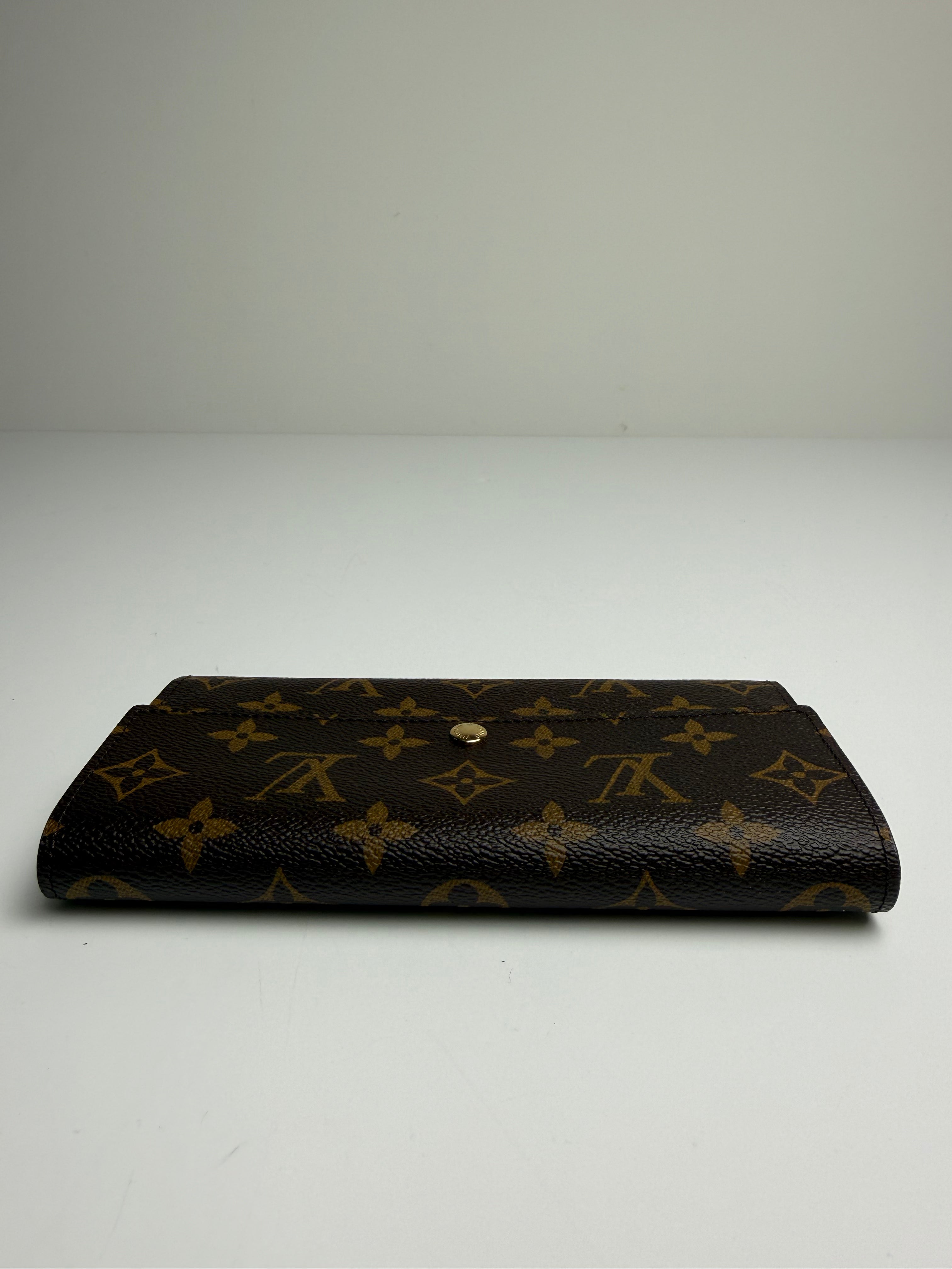 LOUIS VUITTON SARA WALLET MONOGRAM