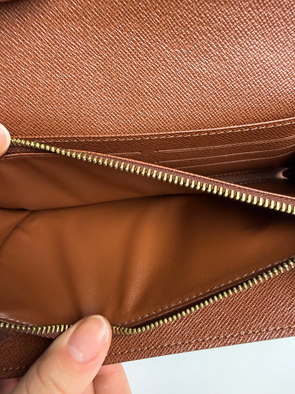 LOUIS VUITTON SARA WALLET MONOGRAM