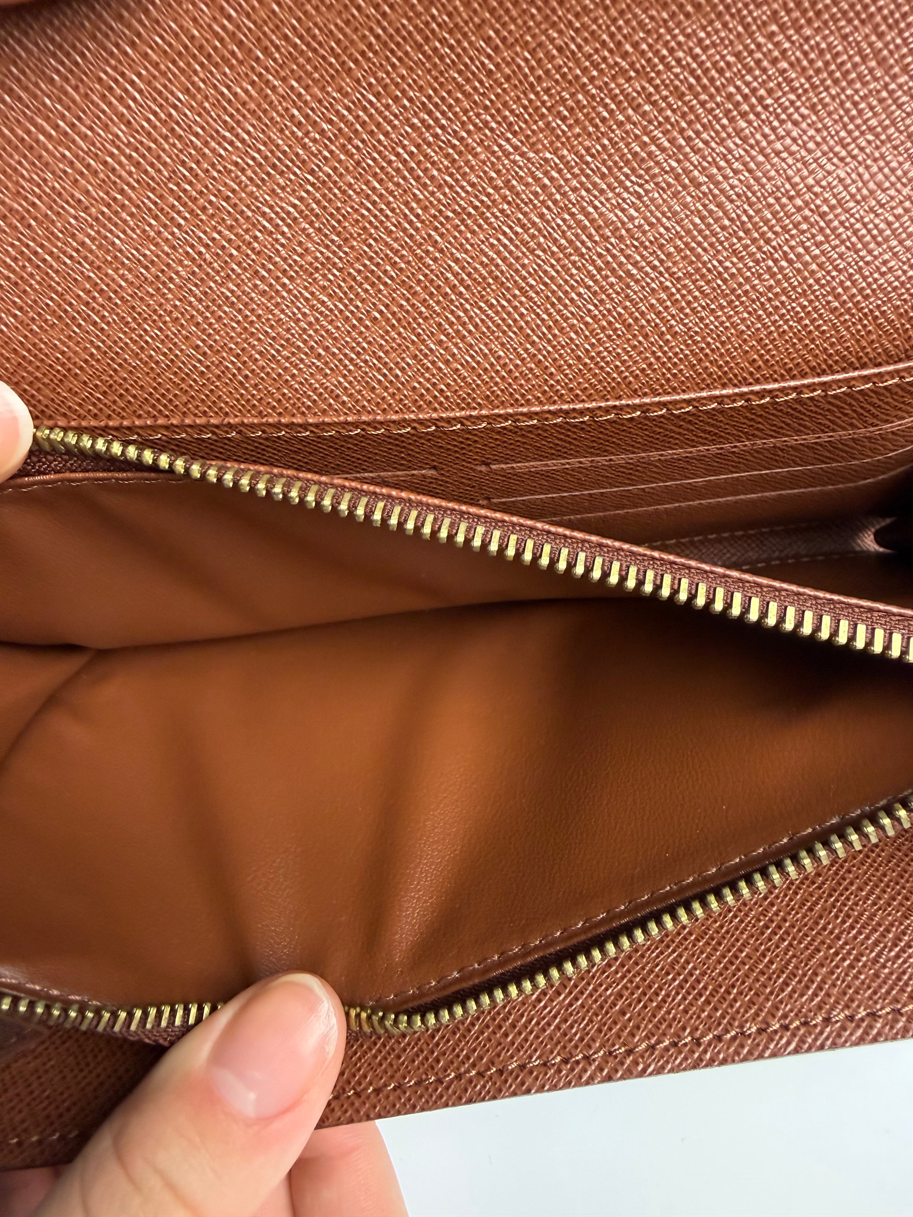 LOUIS VUITTON SARA WALLET MONOGRAM