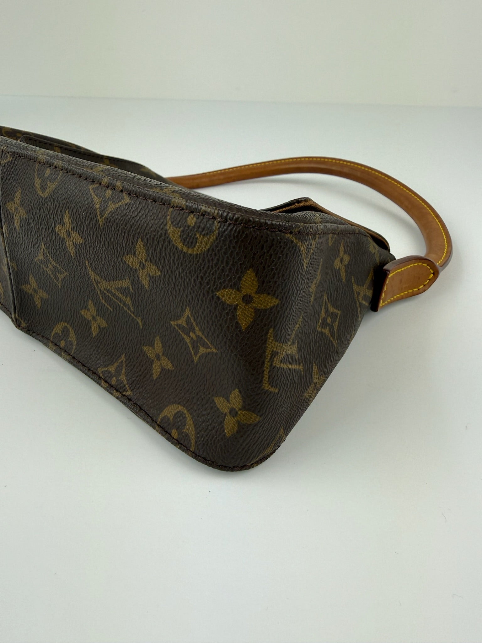 LOUIS VUITTON LOOPING MINI
