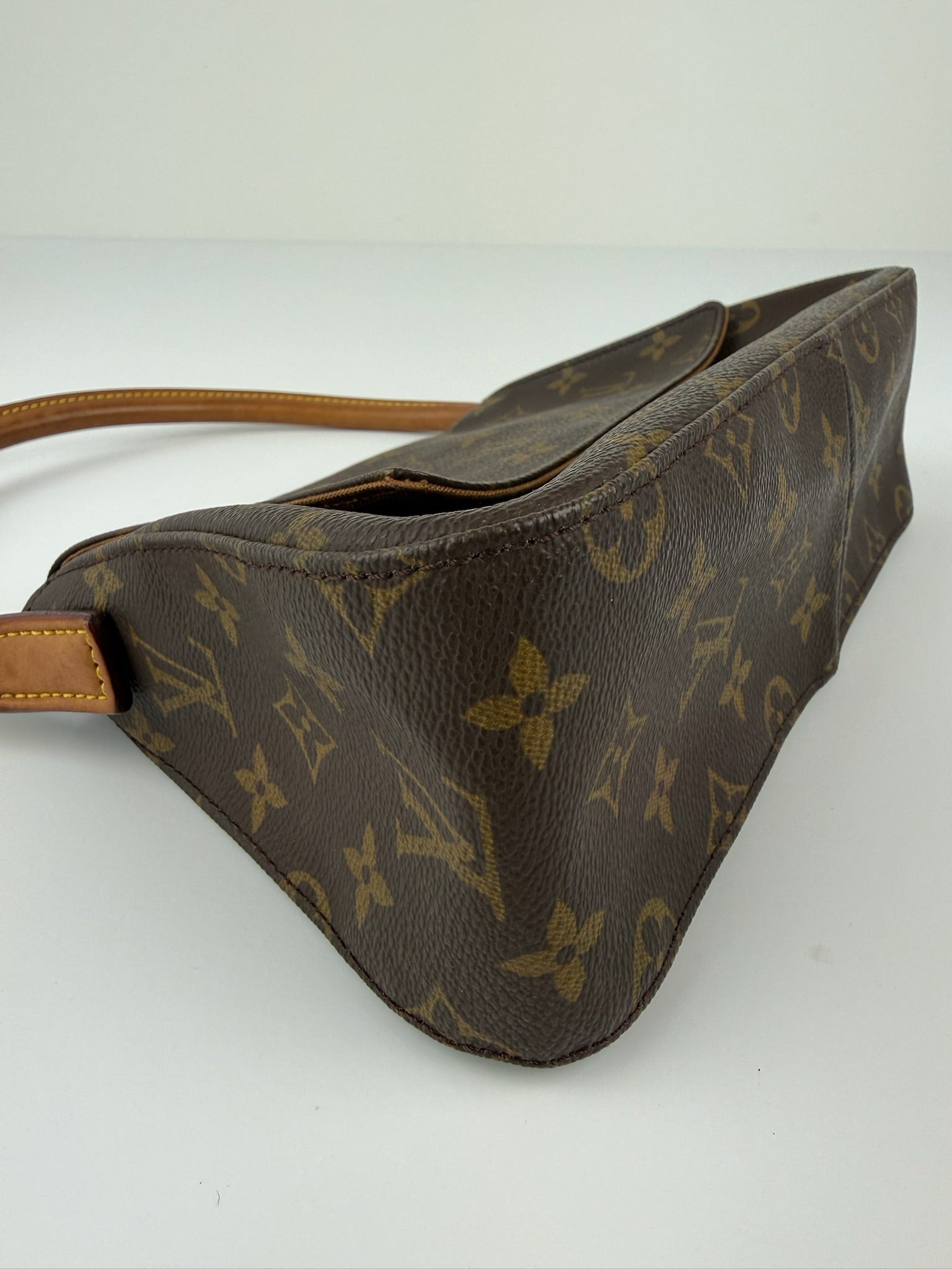 LOUIS VUITTON LOOPING MINI