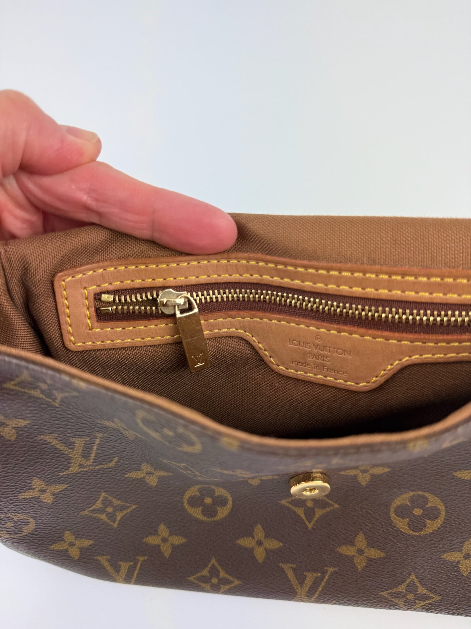 LOUIS VUITTON LOOPING MINI