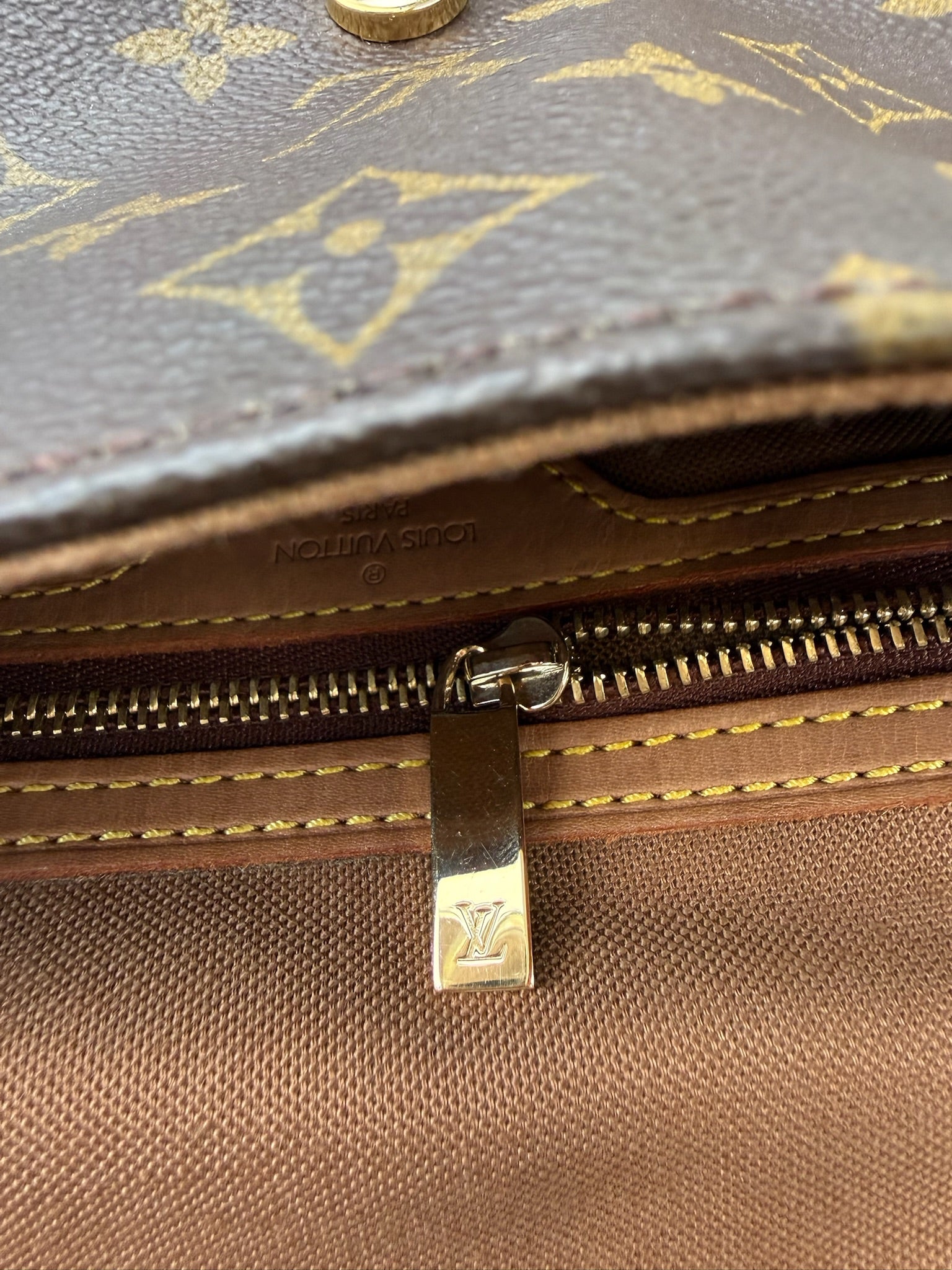 LOUIS VUITTON LOOPING MINI