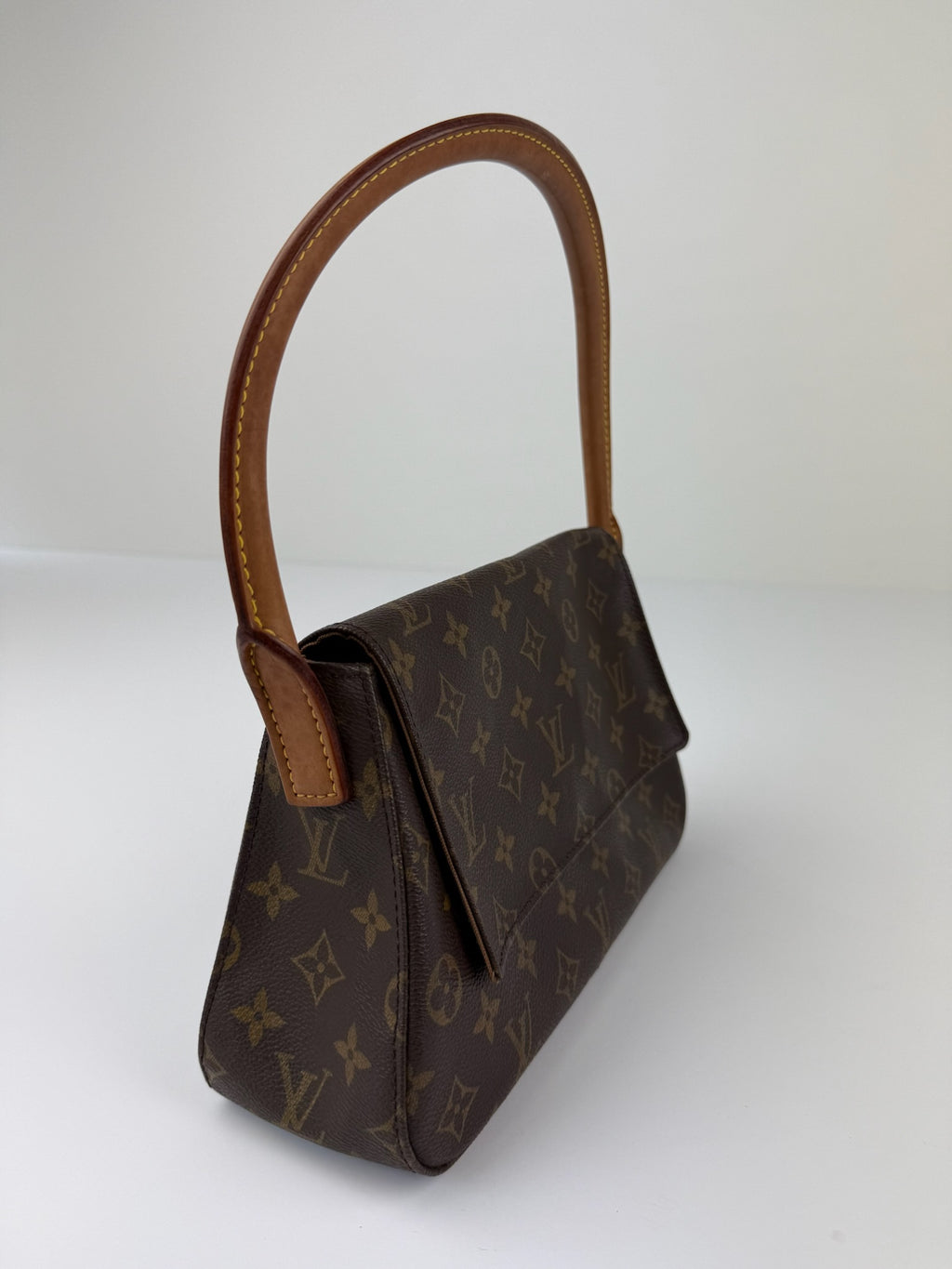 LOUIS VUITTON LOOPING MINI