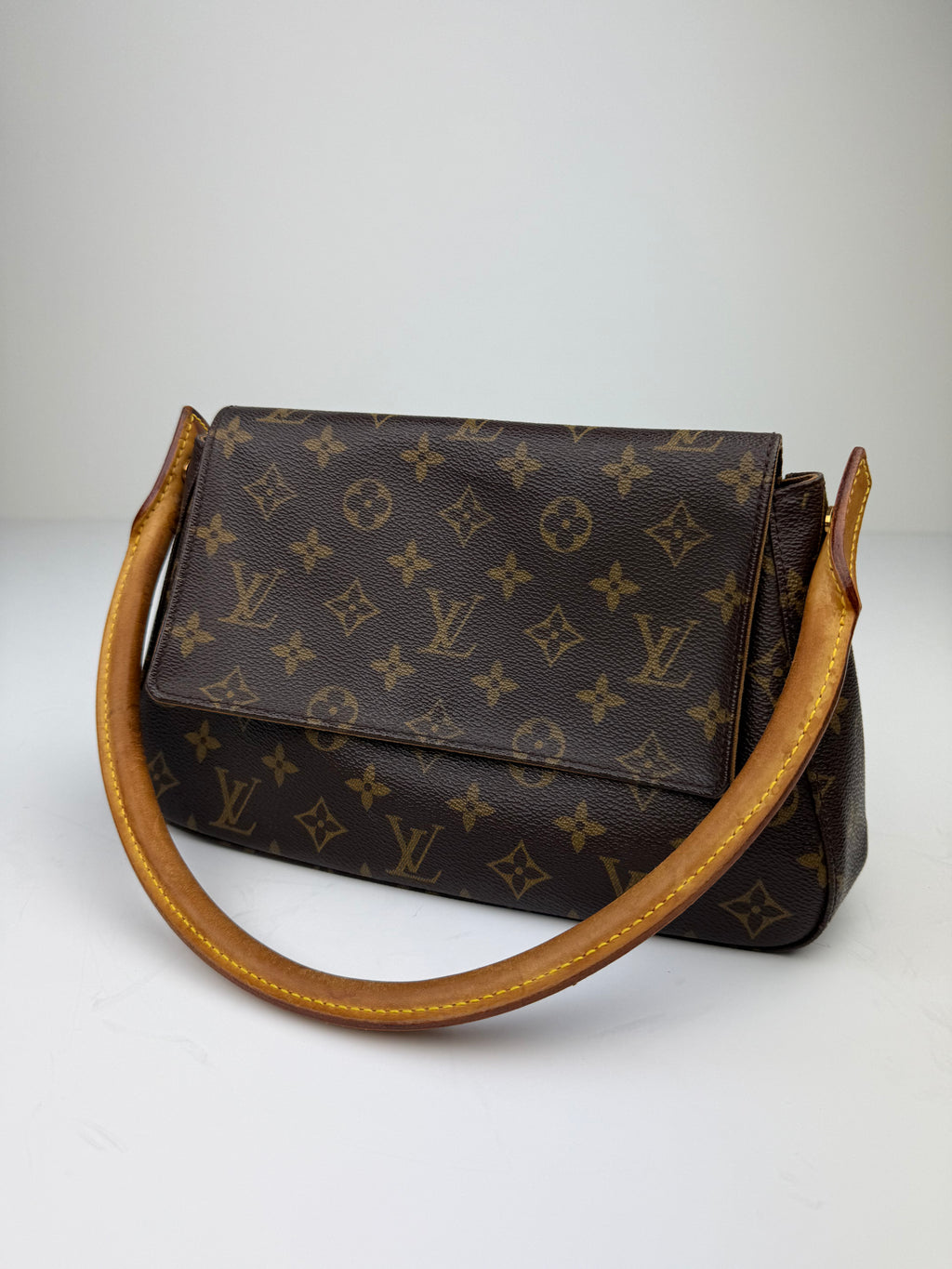 LOUIS VUITTON LOOPING MINI